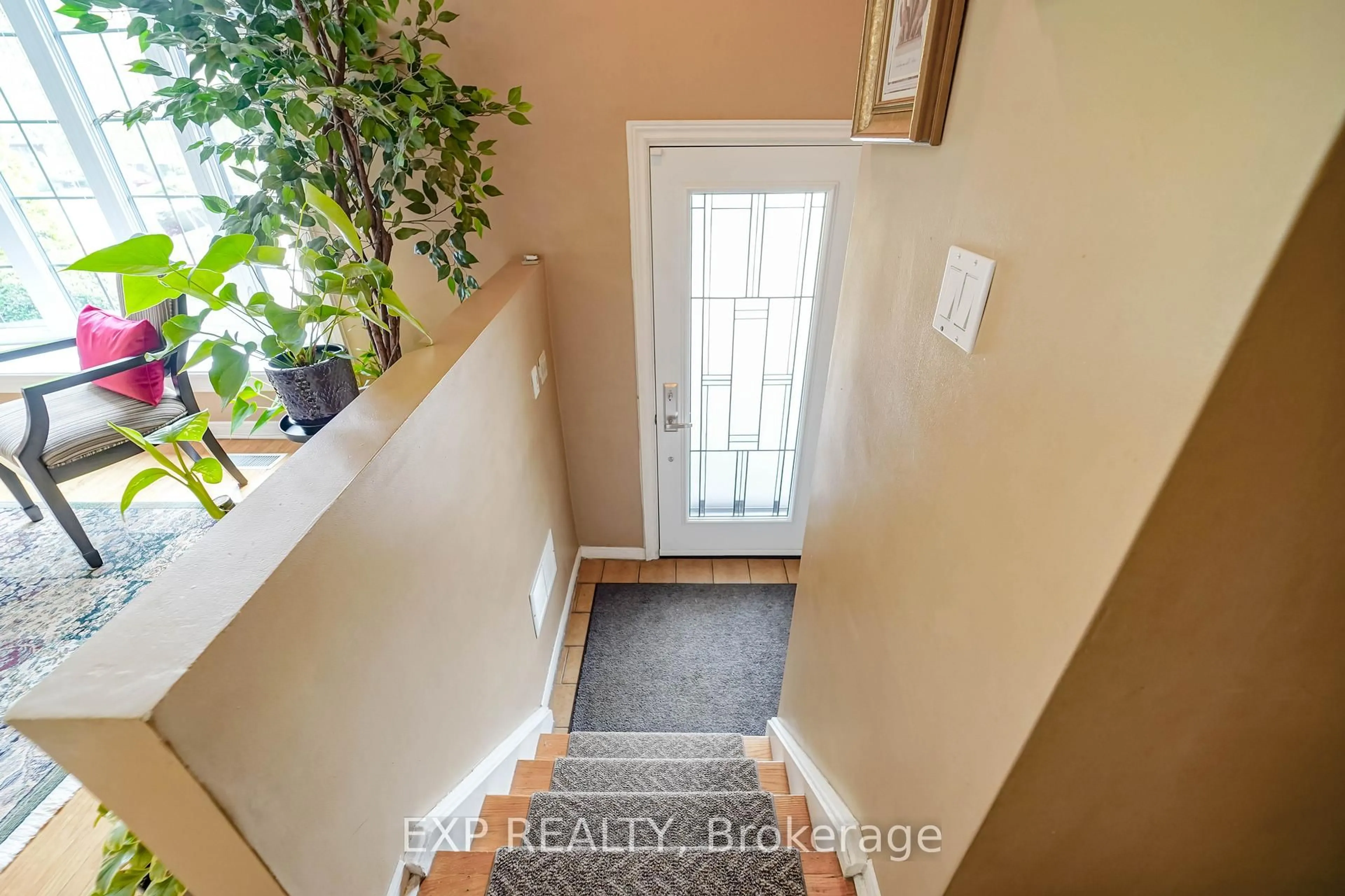 Indoor entryway for 88 Benshire Dr, Toronto Ontario M1H 1M5