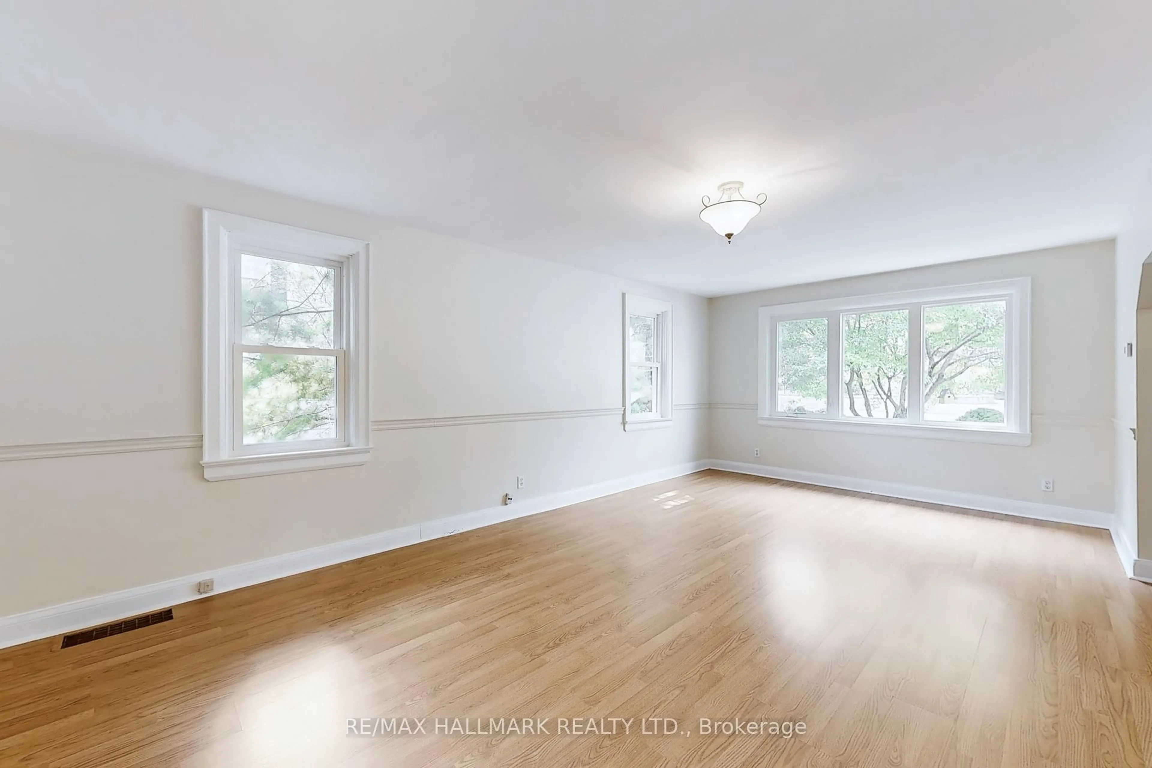 A pic of a room for 611 Athol St, Whitby Ontario L1N 3Z9