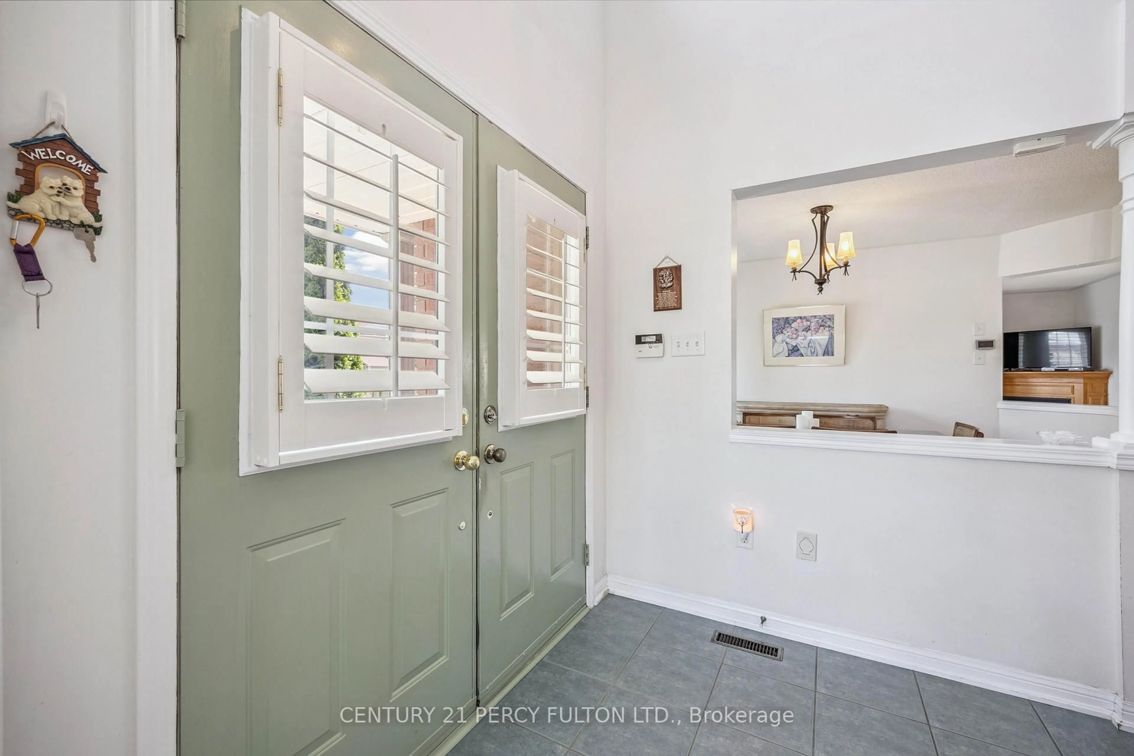 Indoor entryway for 1 Robideau Pl, Whitby Ontario L1R 3G8