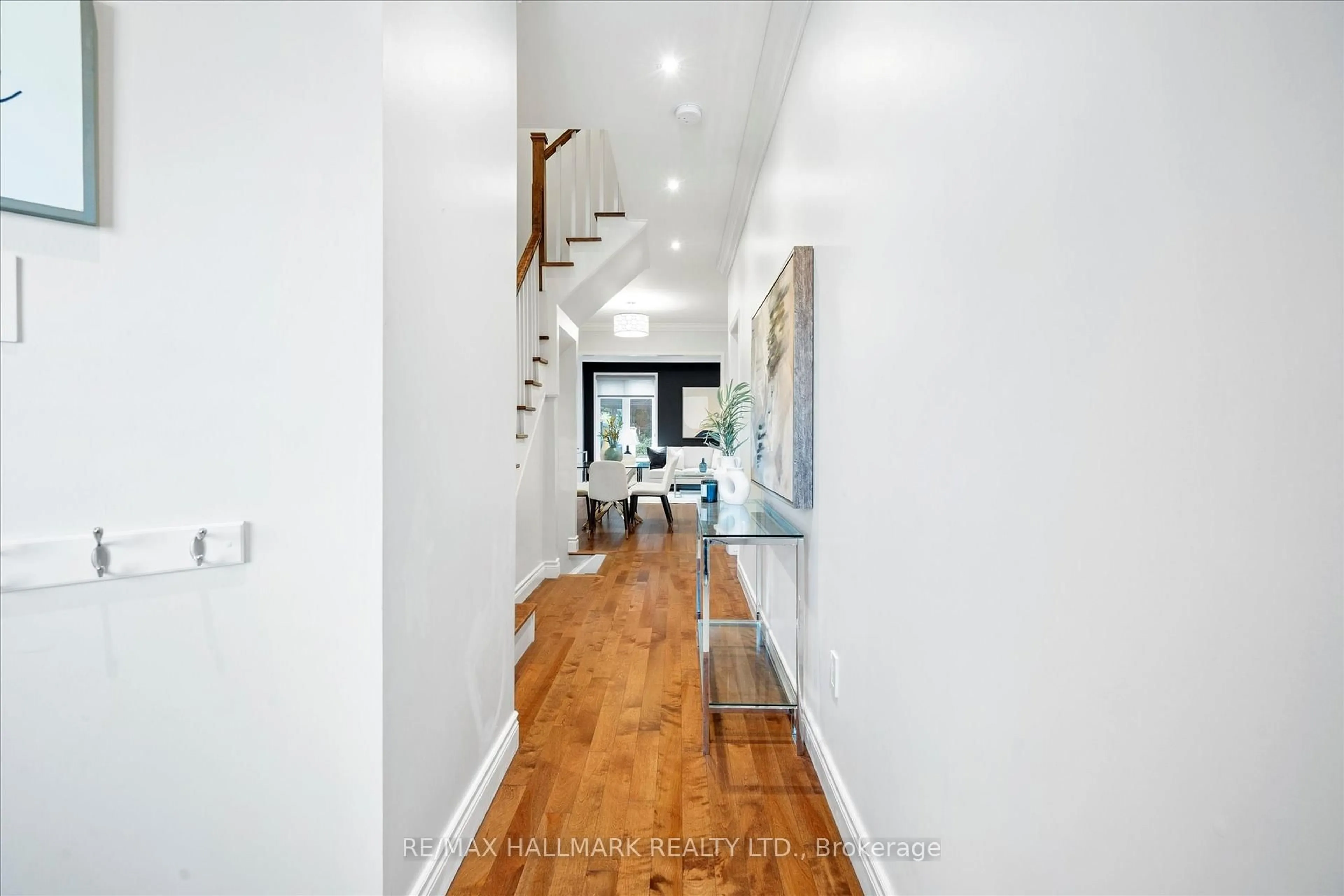Indoor foyer for 354 Strouds Lane, Pickering Ontario L1V 7J2