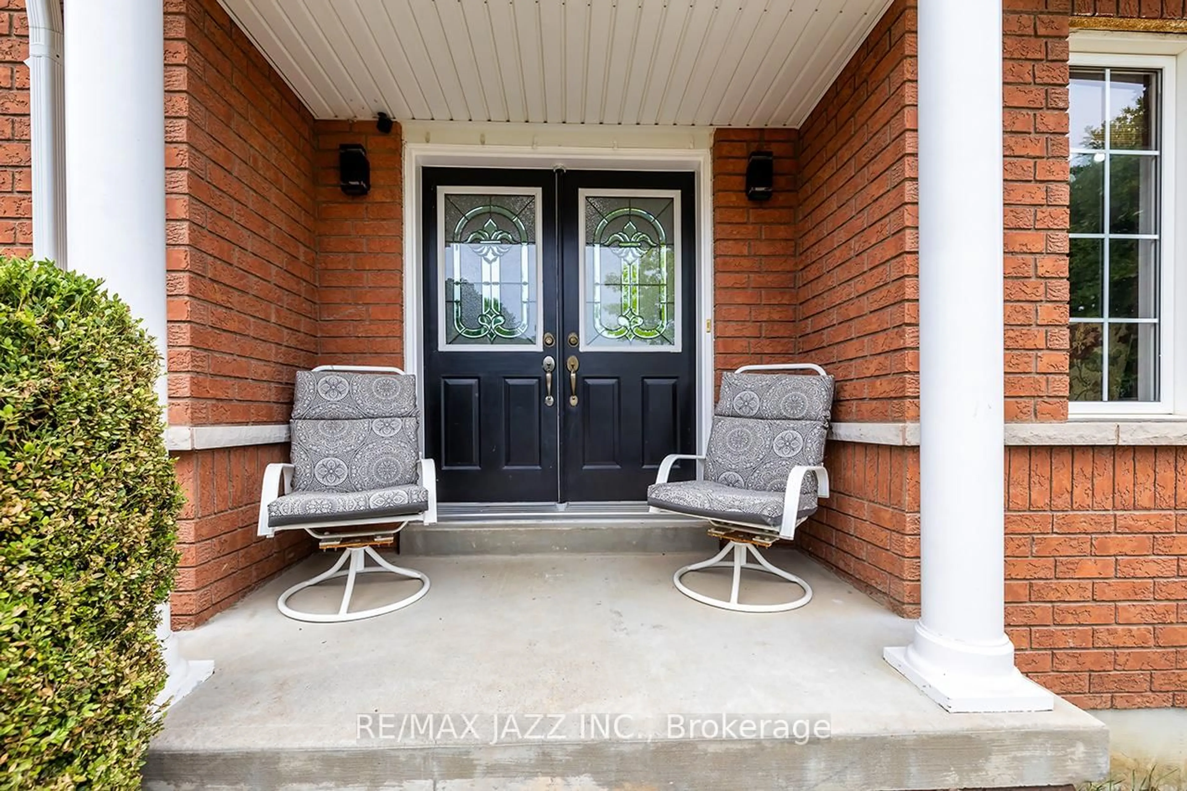 Indoor entryway for 2 Nicks St, Clarington Ontario L1C 5P3