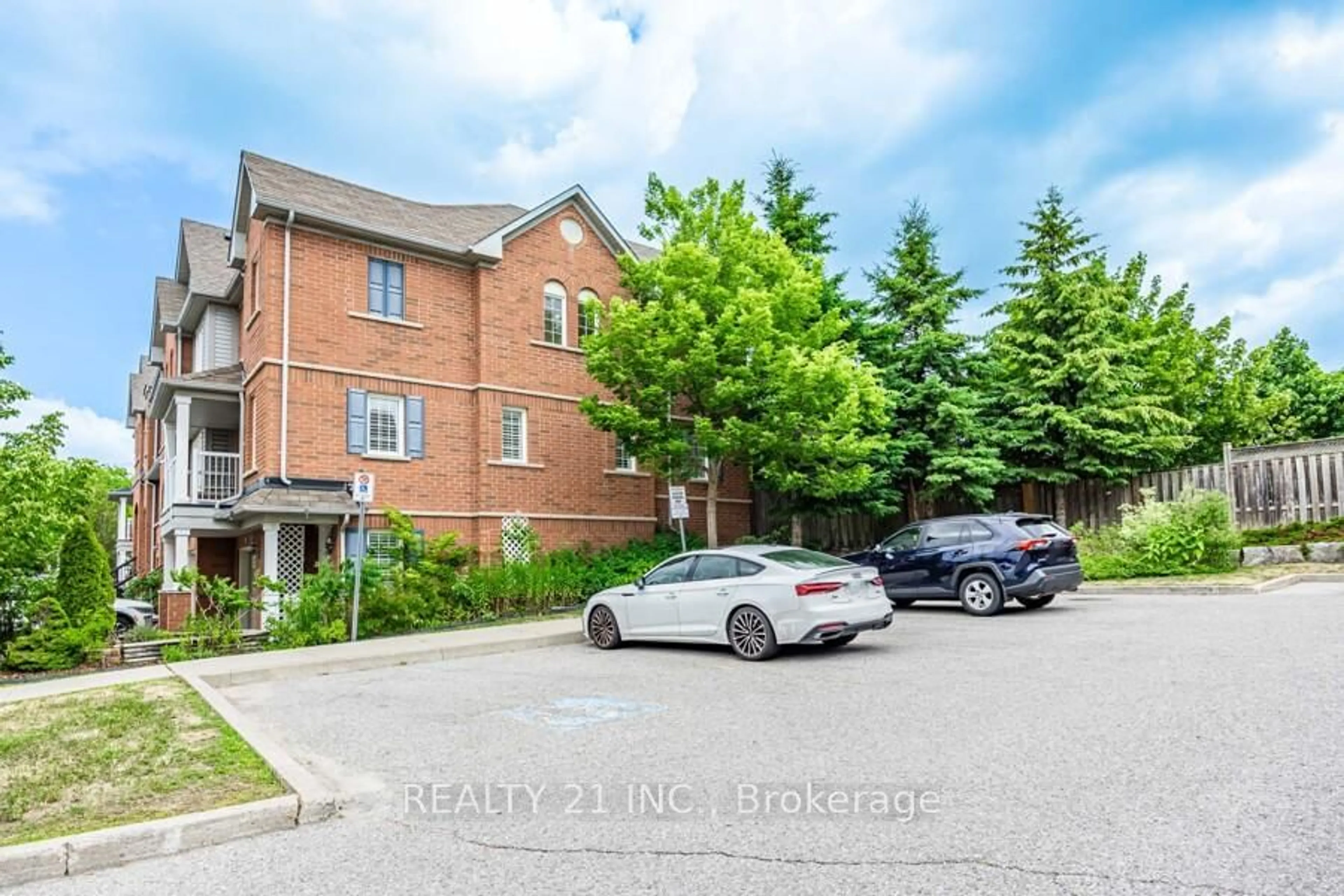 A pic from outside/outdoor area/front of a property/back of a property/a pic from drone, street for 13 Ventura Lane, Ajax Ontario L1T 0C4