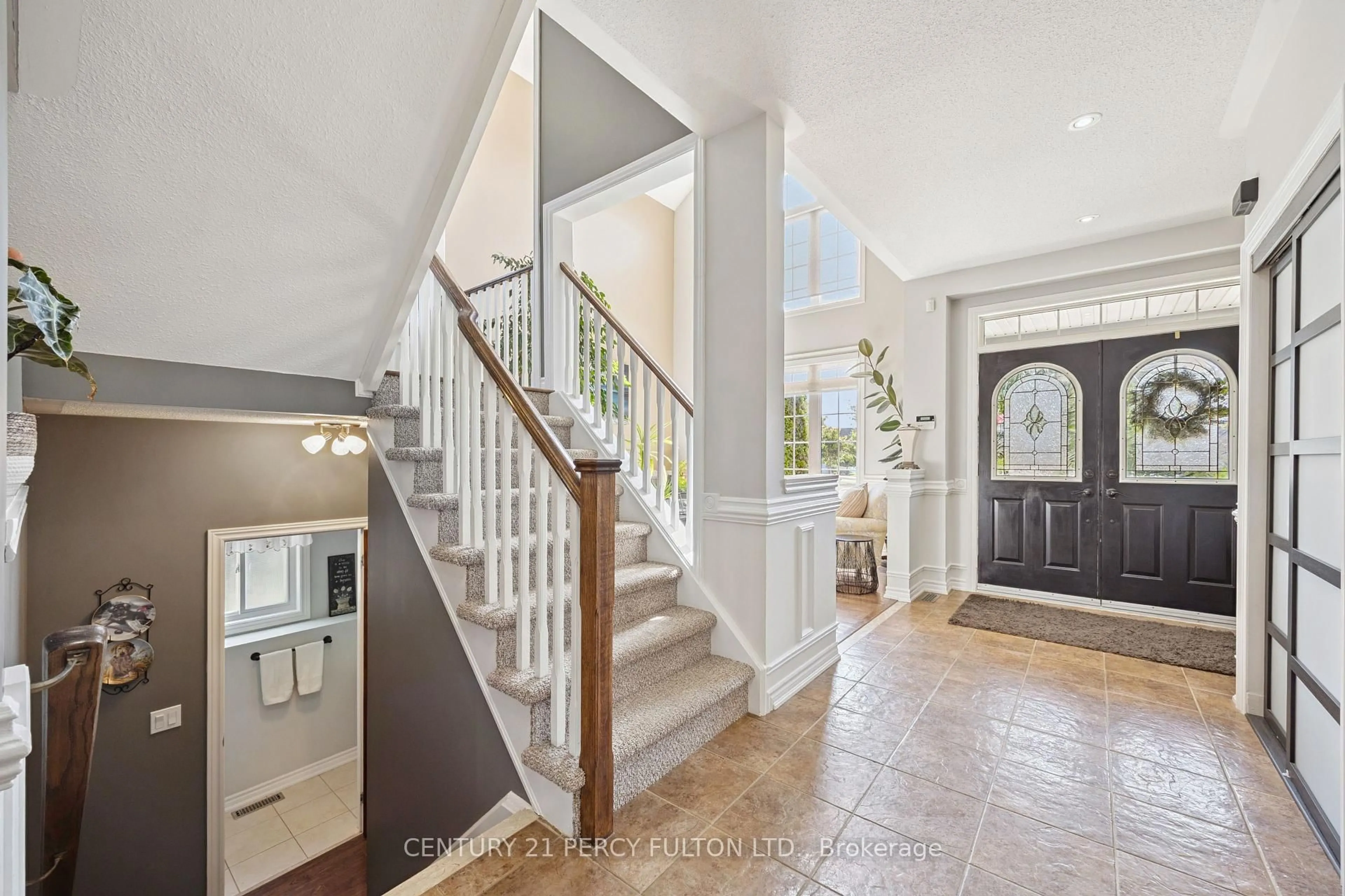 Indoor entryway for 35 Jennings Dr, Clarington Ontario L1C 0C2
