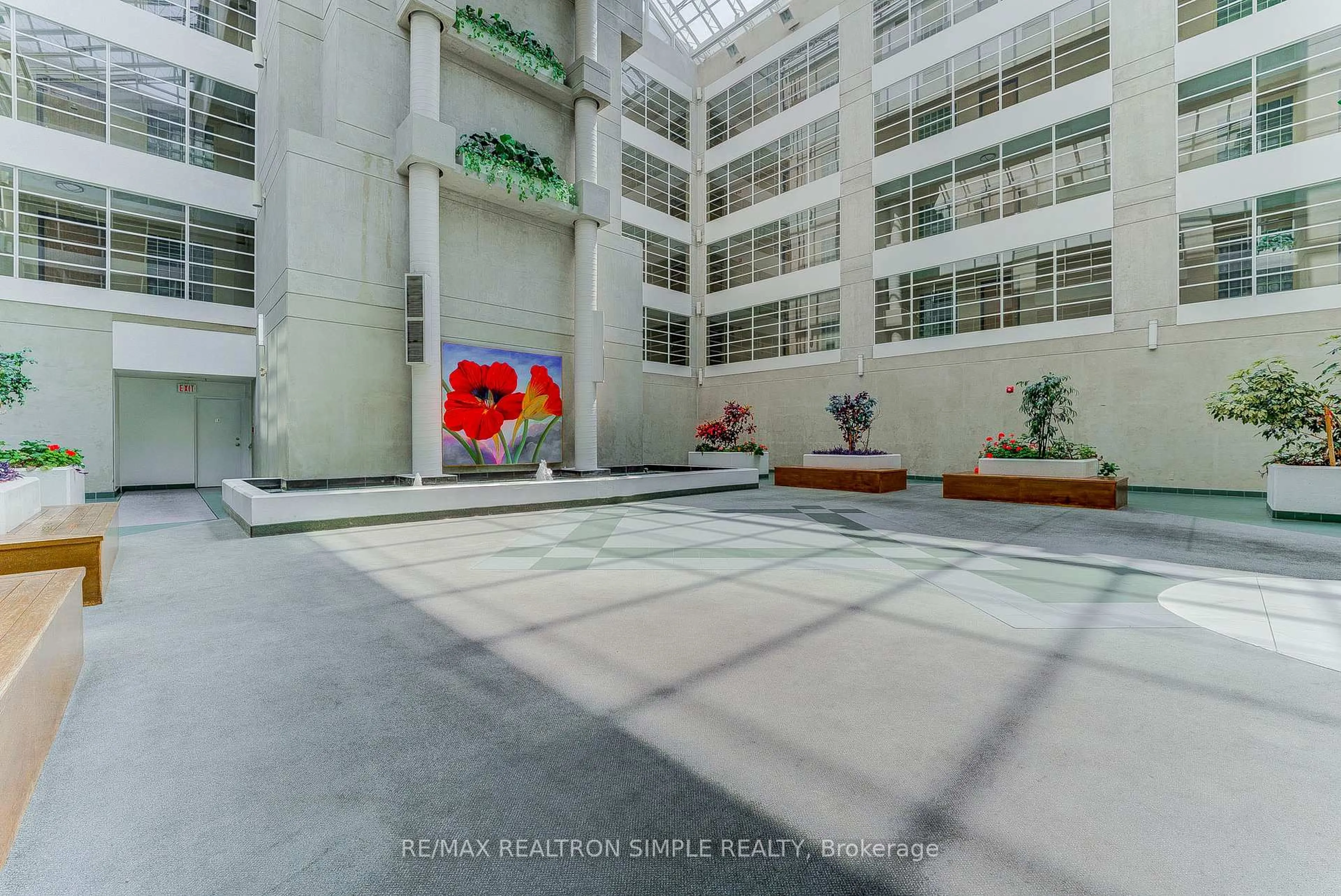 Indoor foyer for 5800 Sheppard Ave #202, Toronto Ontario M1B 5J7