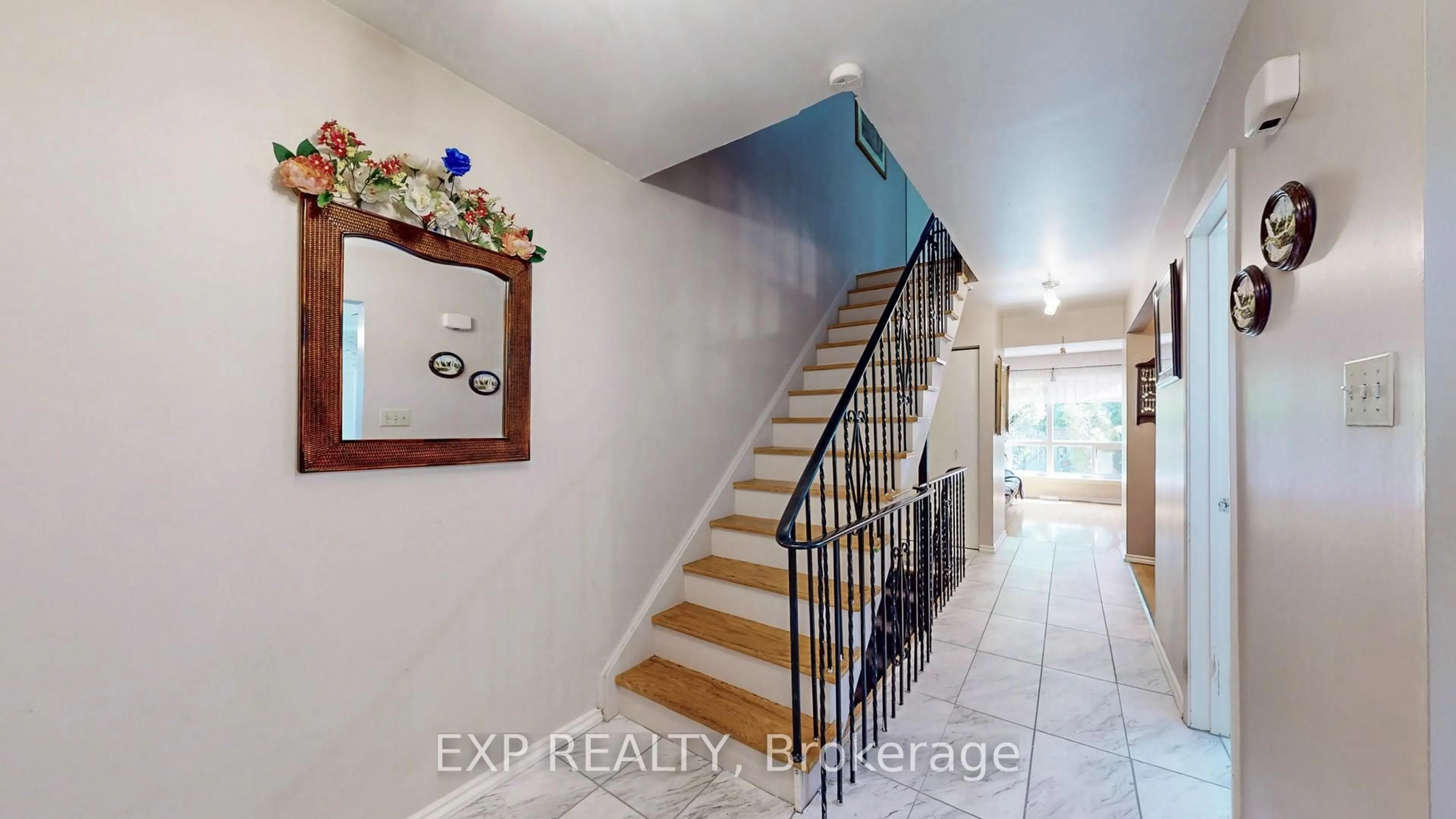 Indoor entryway for 1235 Radom St #73, Pickering Ontario L1W 1J3