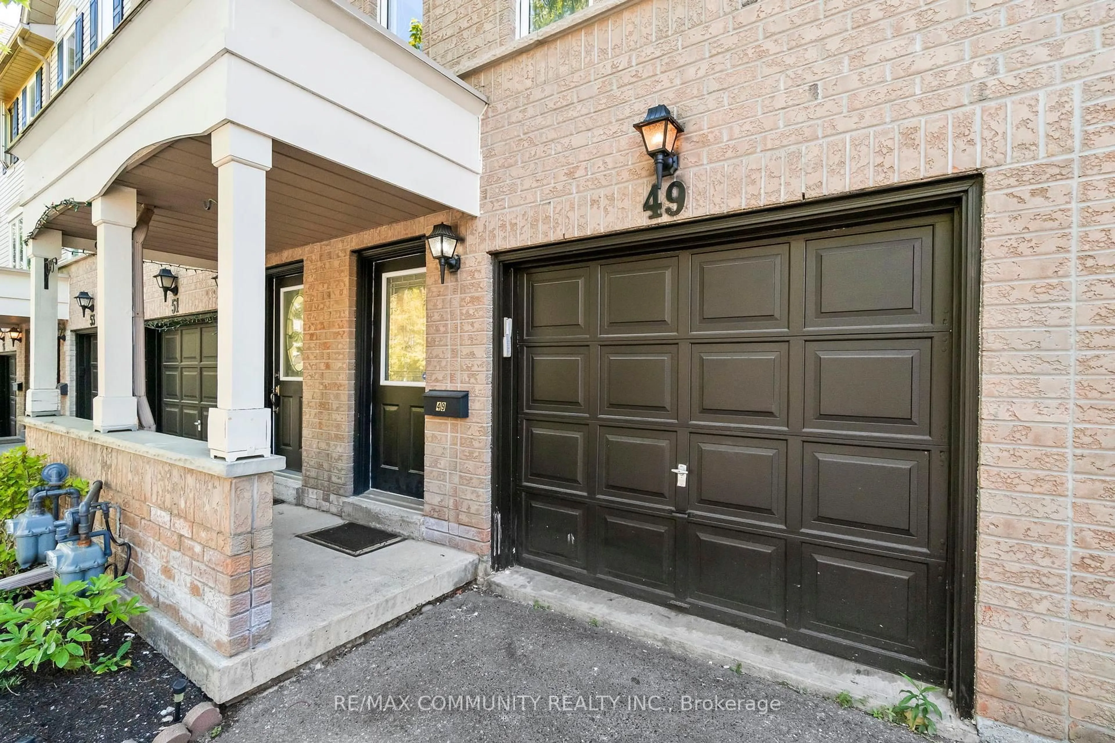 Indoor entryway for 49 McGonigal Lane, Ajax Ontario L1T 4H1