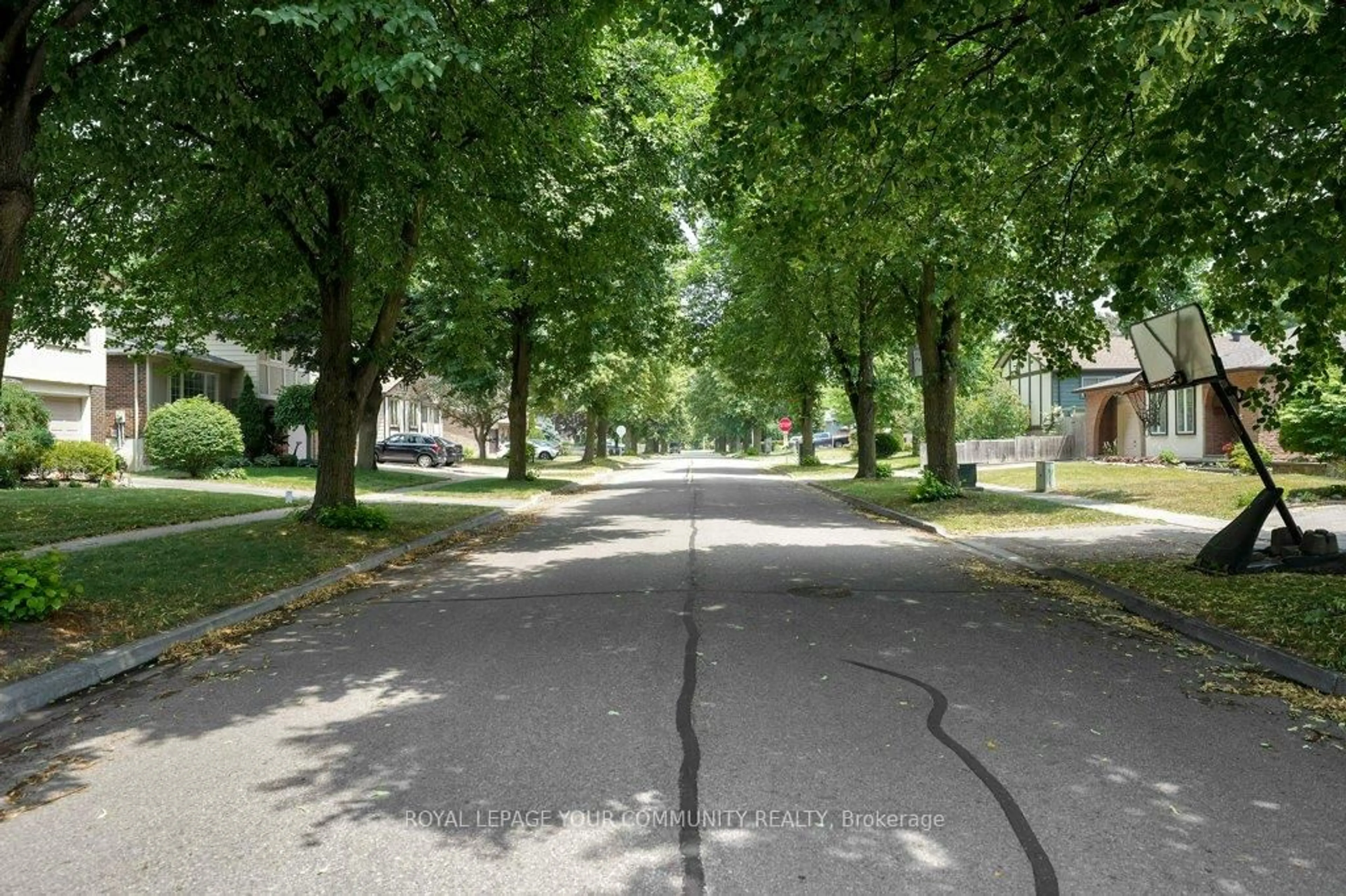 Blurry image for 36 Dawson St, Whitby Ontario L1N 6C8