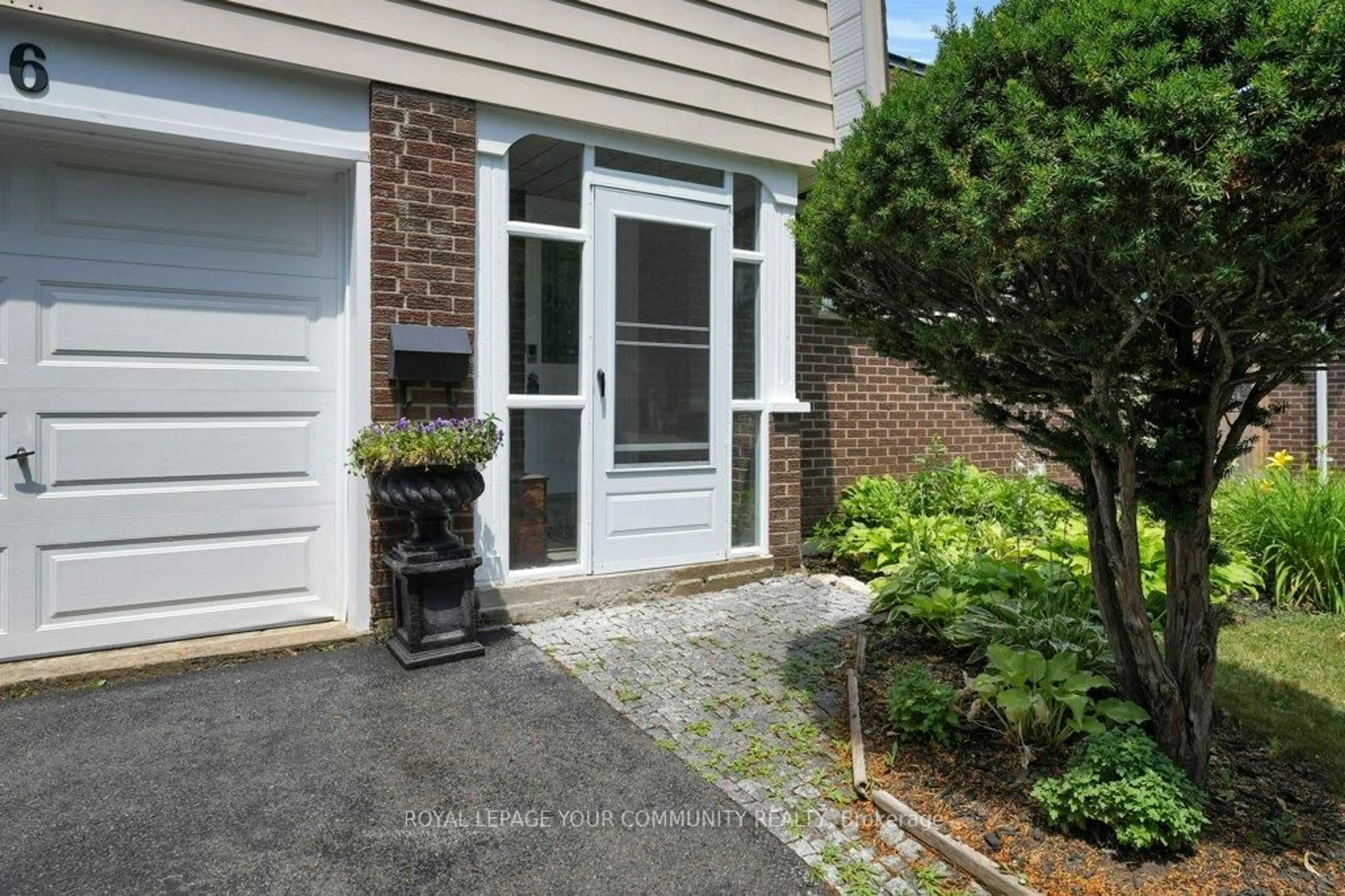Unknown for 36 Dawson St, Whitby Ontario L1N 6C8