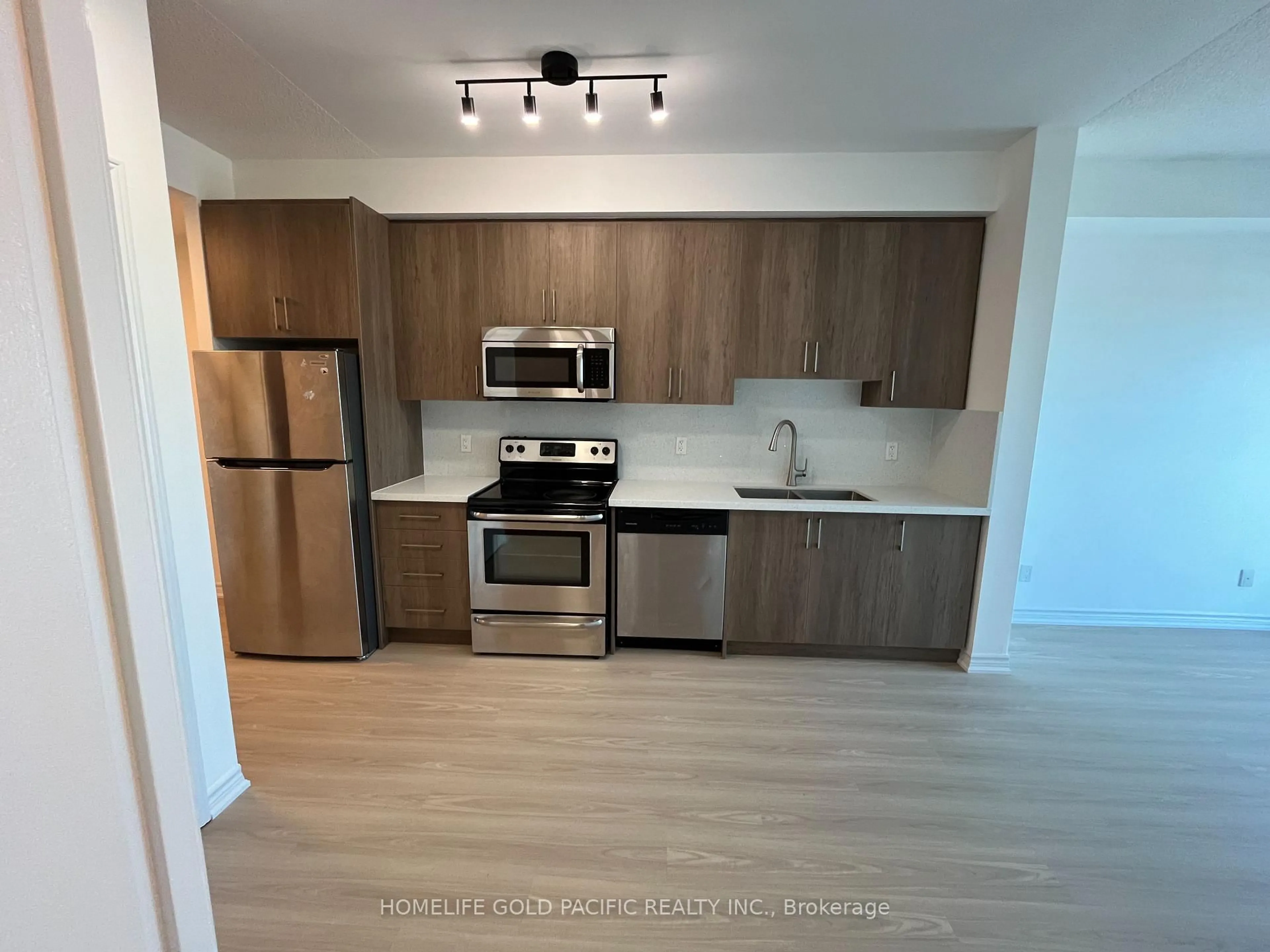 Standard kitchen, wood/laminate floor for 1328 Birchmount Rd #604, Toronto Ontario M1R 0B6