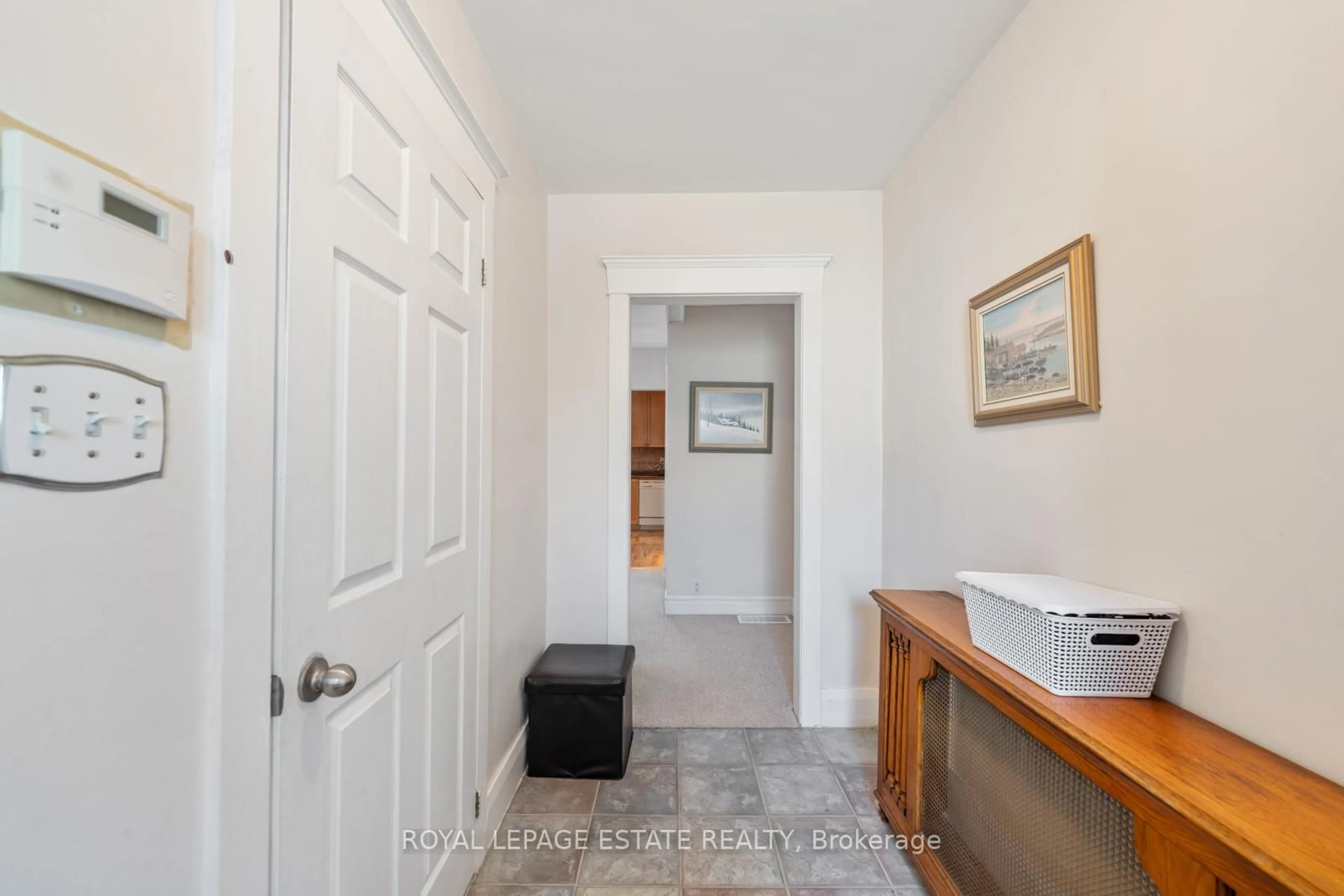 Indoor entryway for 28 Westbourne Ave, Toronto Ontario M1L 2Y2