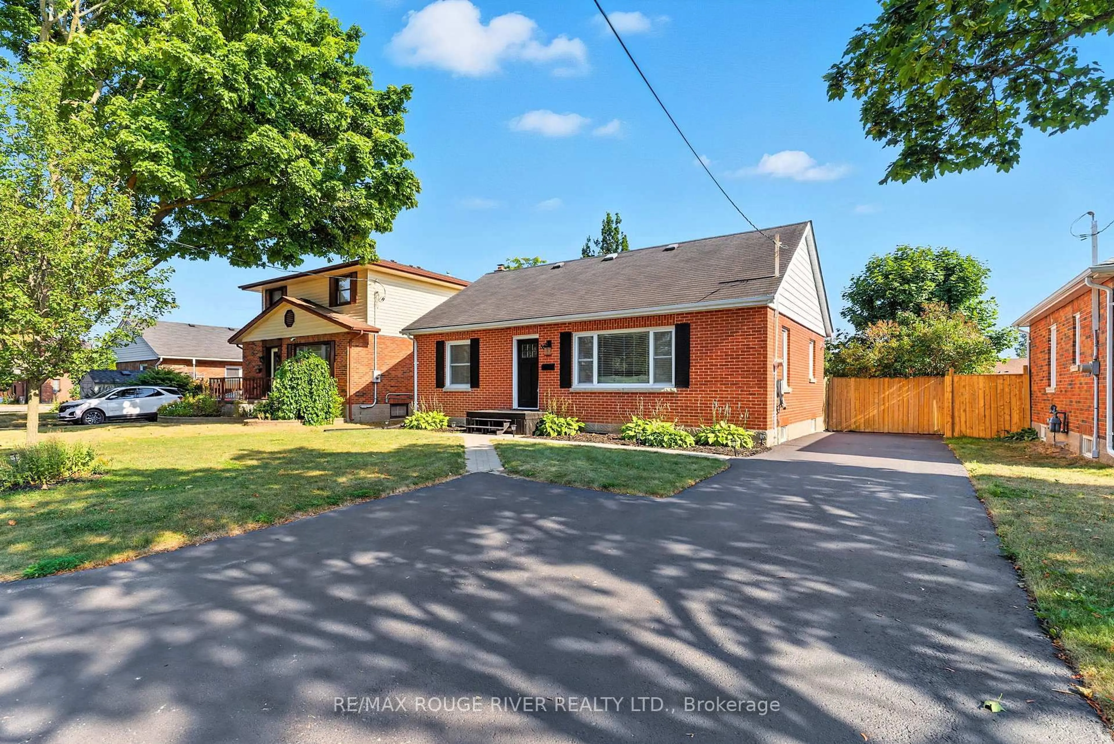 Home with brick exterior material, street for 39 Southway Dr, Clarington Ontario L1C 1C6
