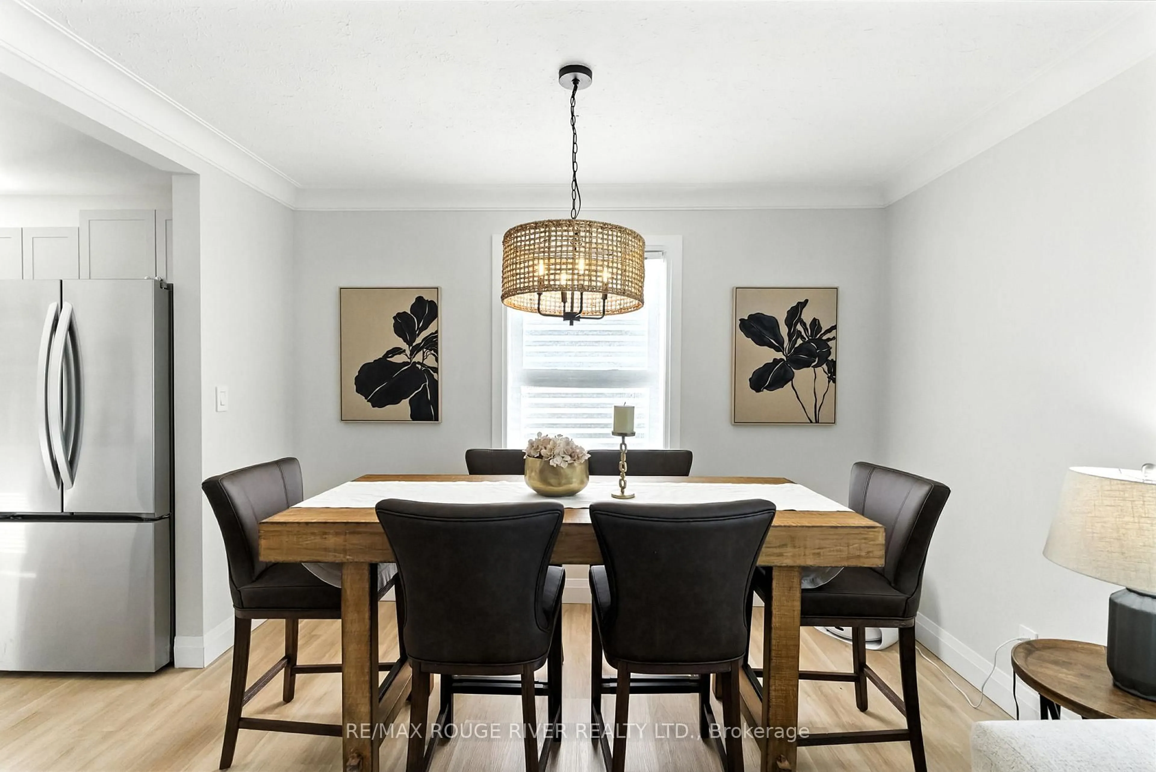 Dining room, wood/laminate floor for 39 Southway Dr, Clarington Ontario L1C 1C6
