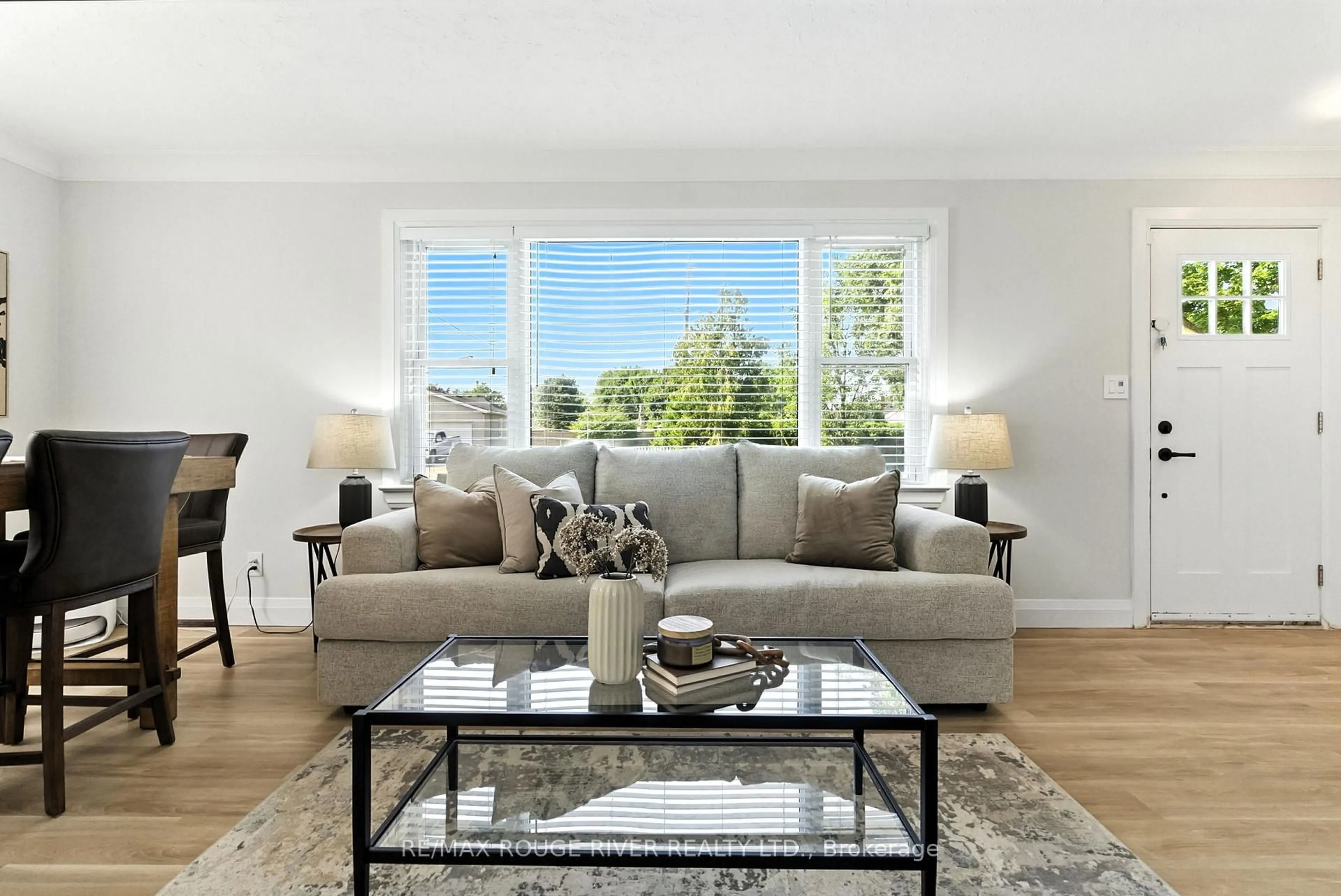 Living room with furniture, unknown for 39 Southway Dr, Clarington Ontario L1C 1C6