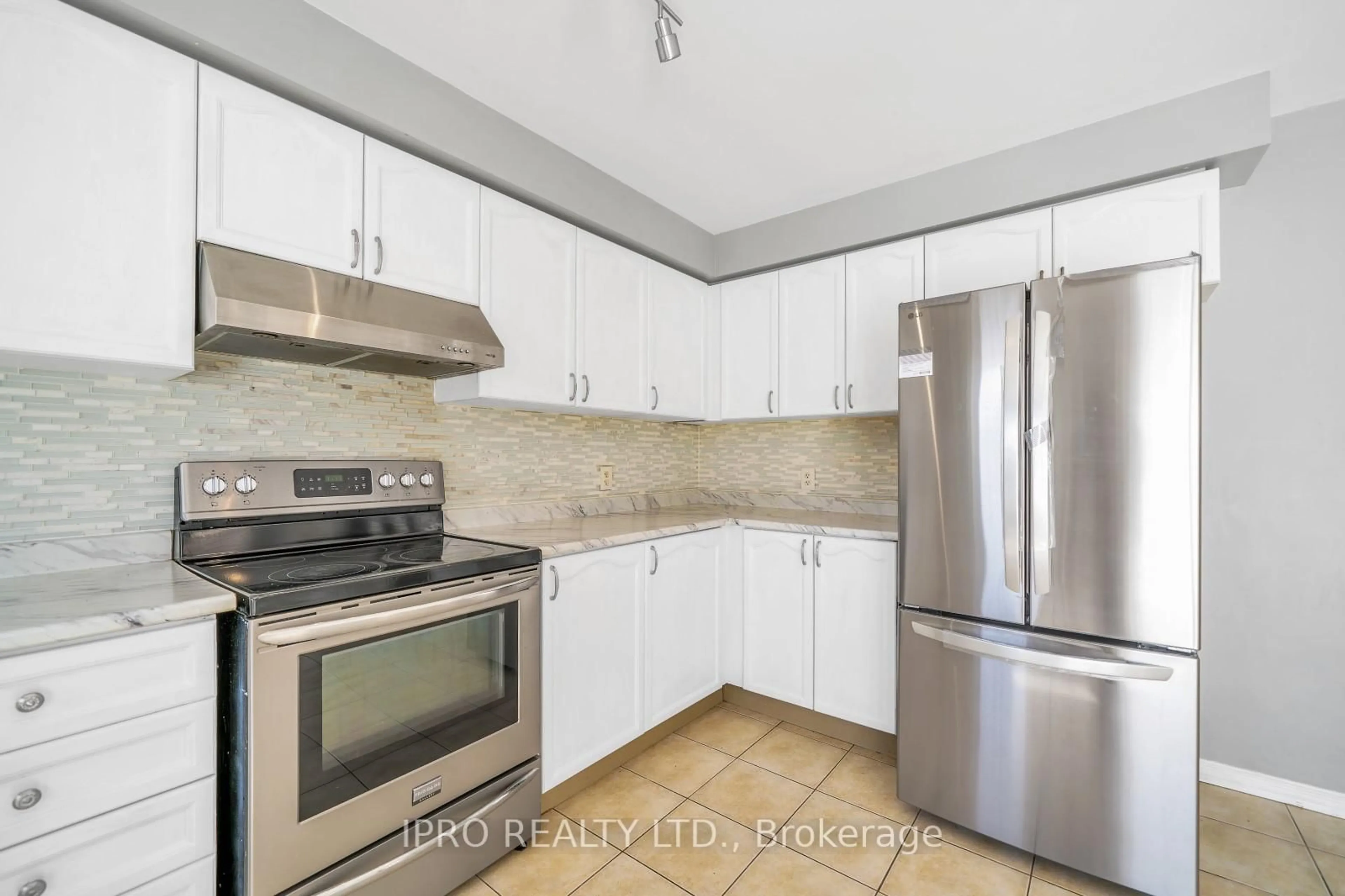 Standard kitchen, unknown for 5 Fenton St, Ajax Ontario L1Z 1Y4