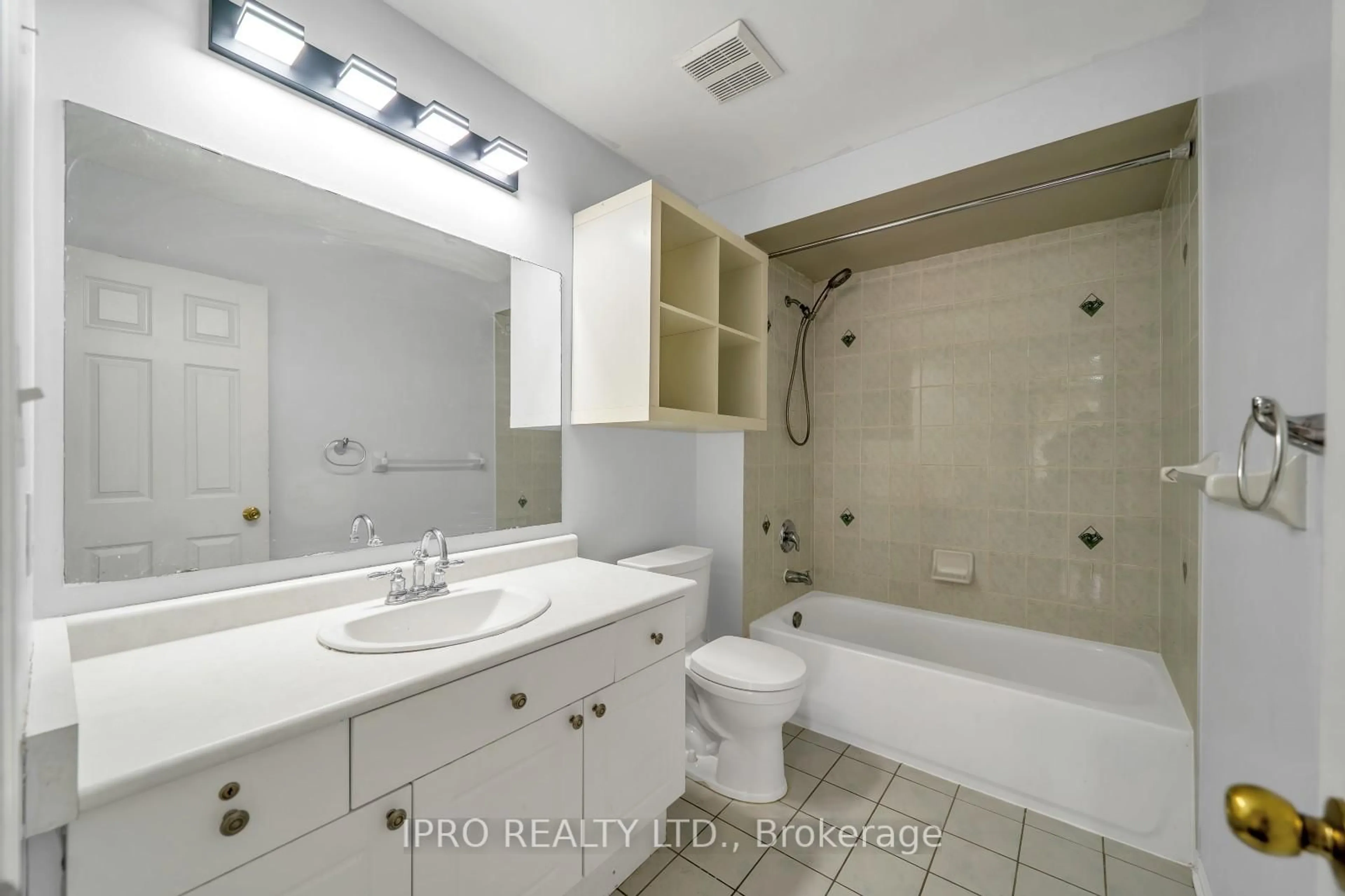 Standard bathroom, ceramic/tile floor for 5 Fenton St, Ajax Ontario L1Z 1Y4
