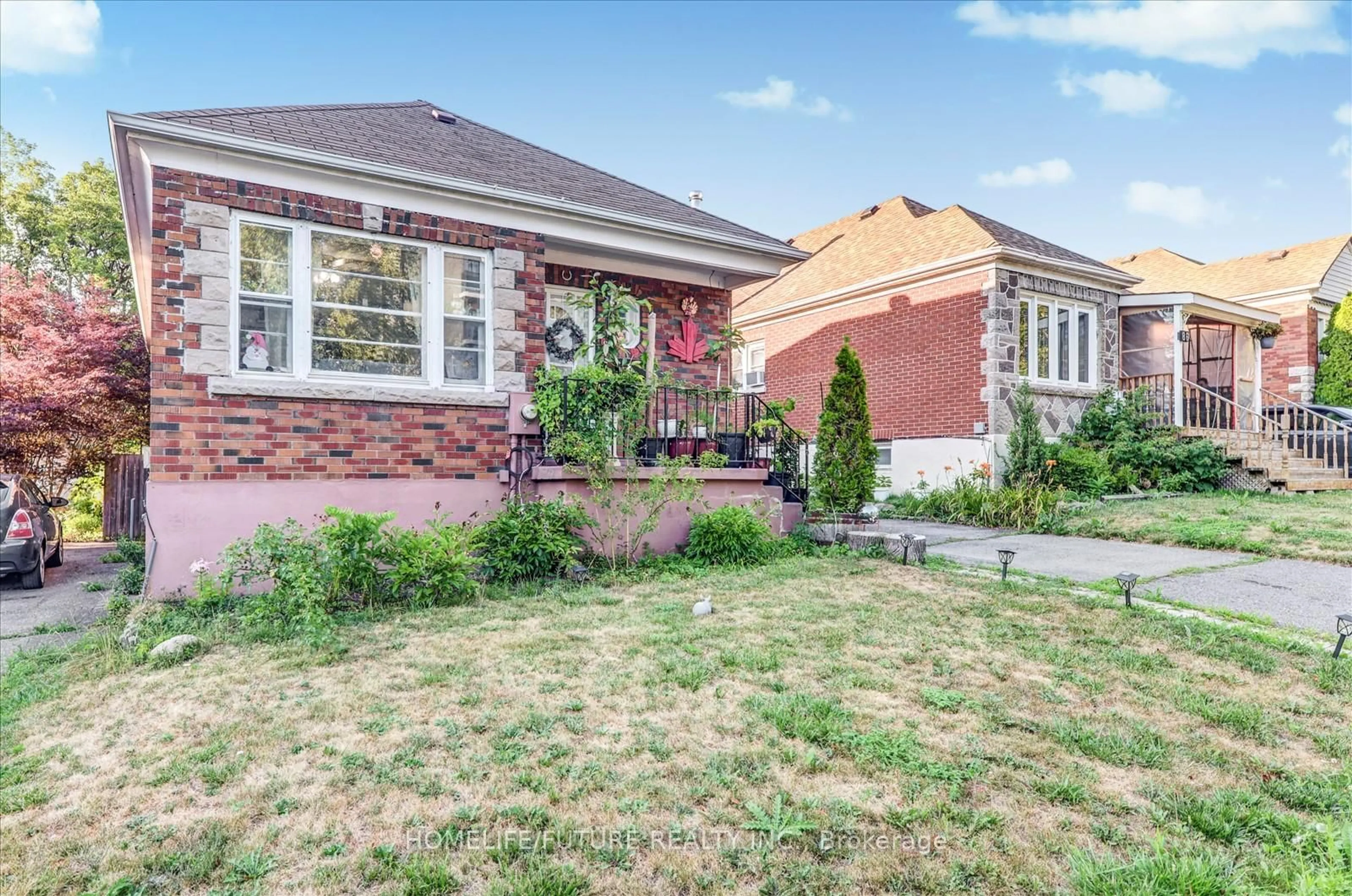 Home with brick exterior material, street for 90 Quebec St, Oshawa Ontario L1H 2K5