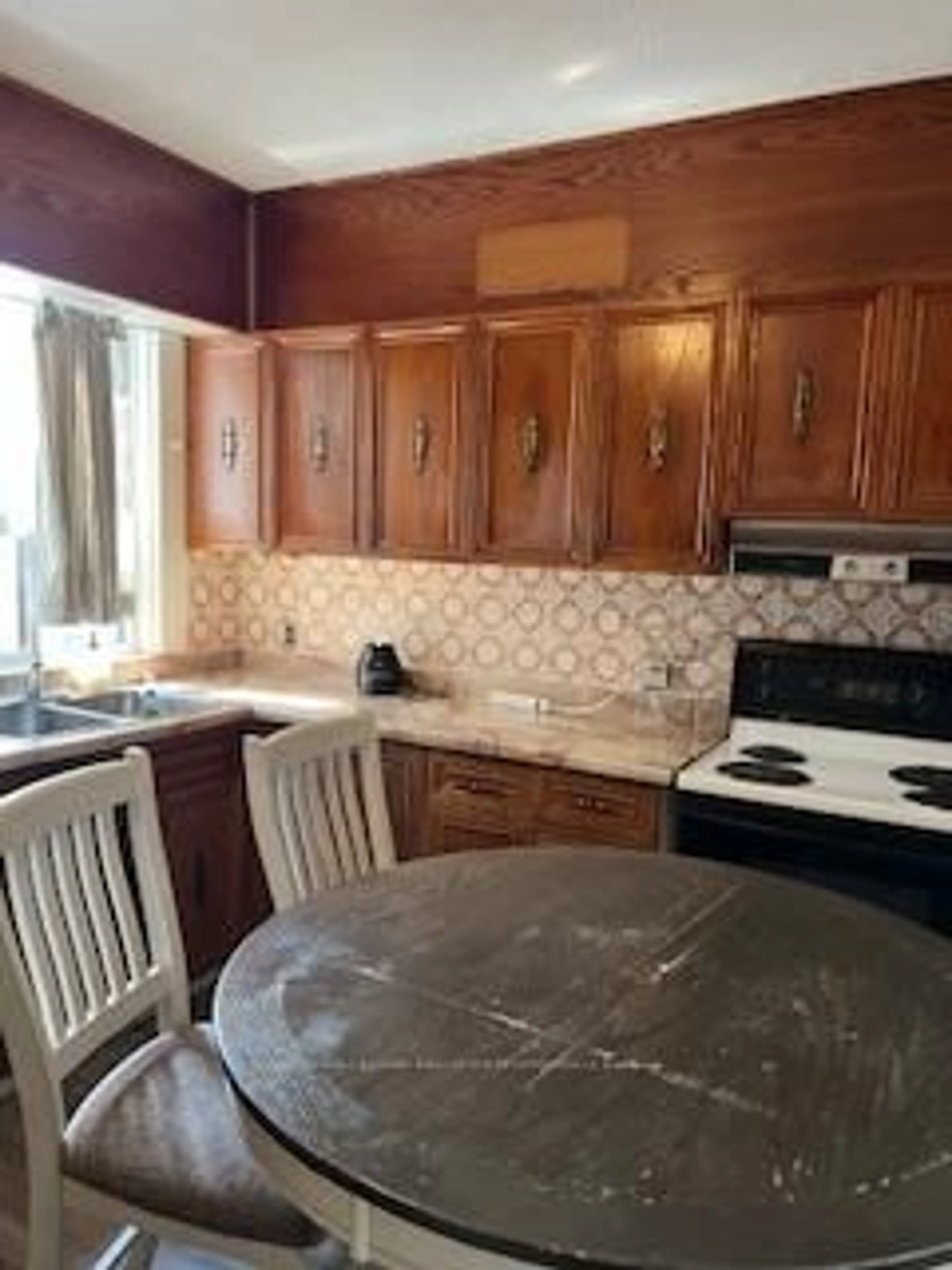 Standard kitchen, ceramic/tile floor for 158 Gillard Ave, Toronto Ontario M4J 4N6