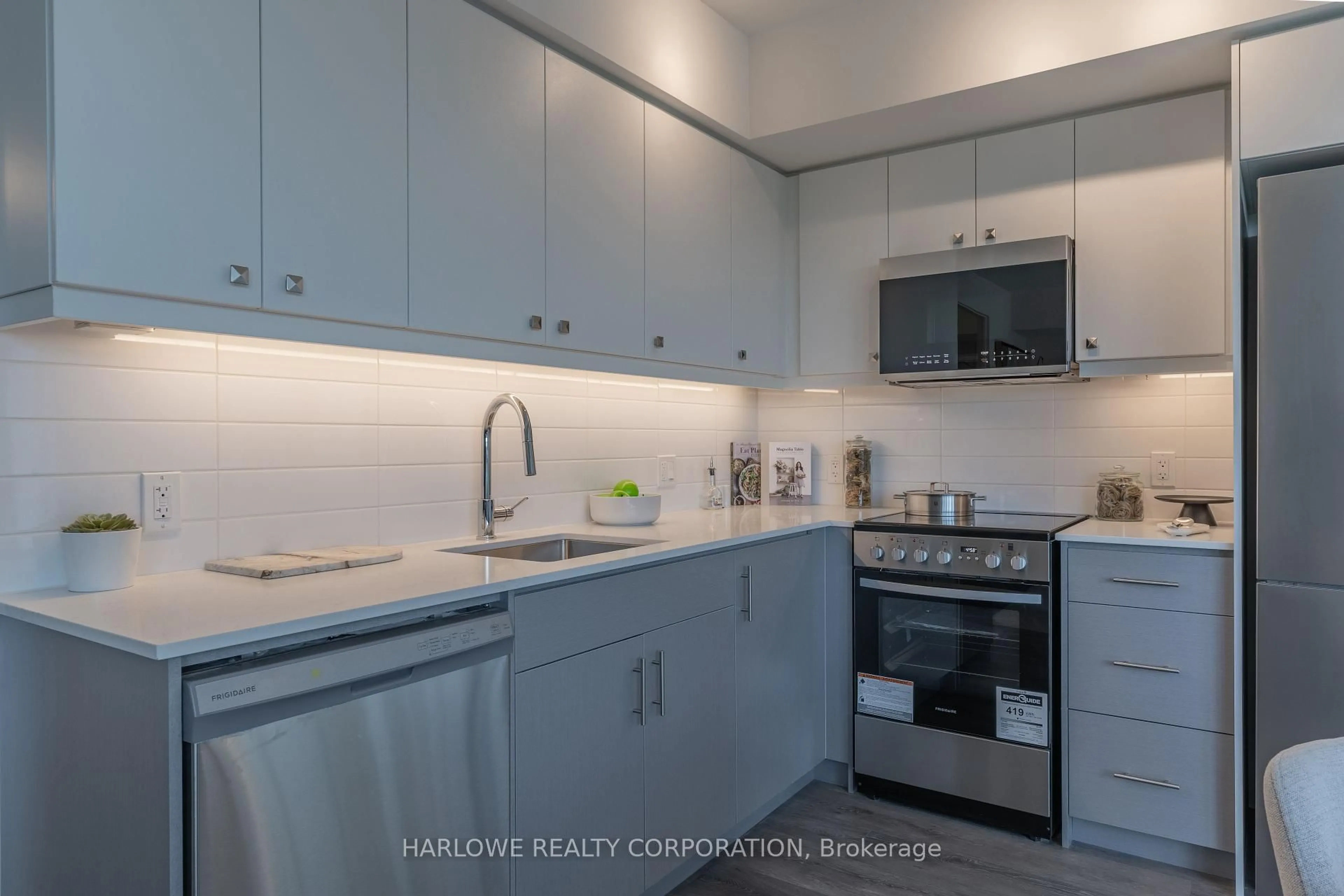 Standard kitchen, ceramic/tile floor for 2 Manderley Dr #501, Toronto Ontario M1N 1R6