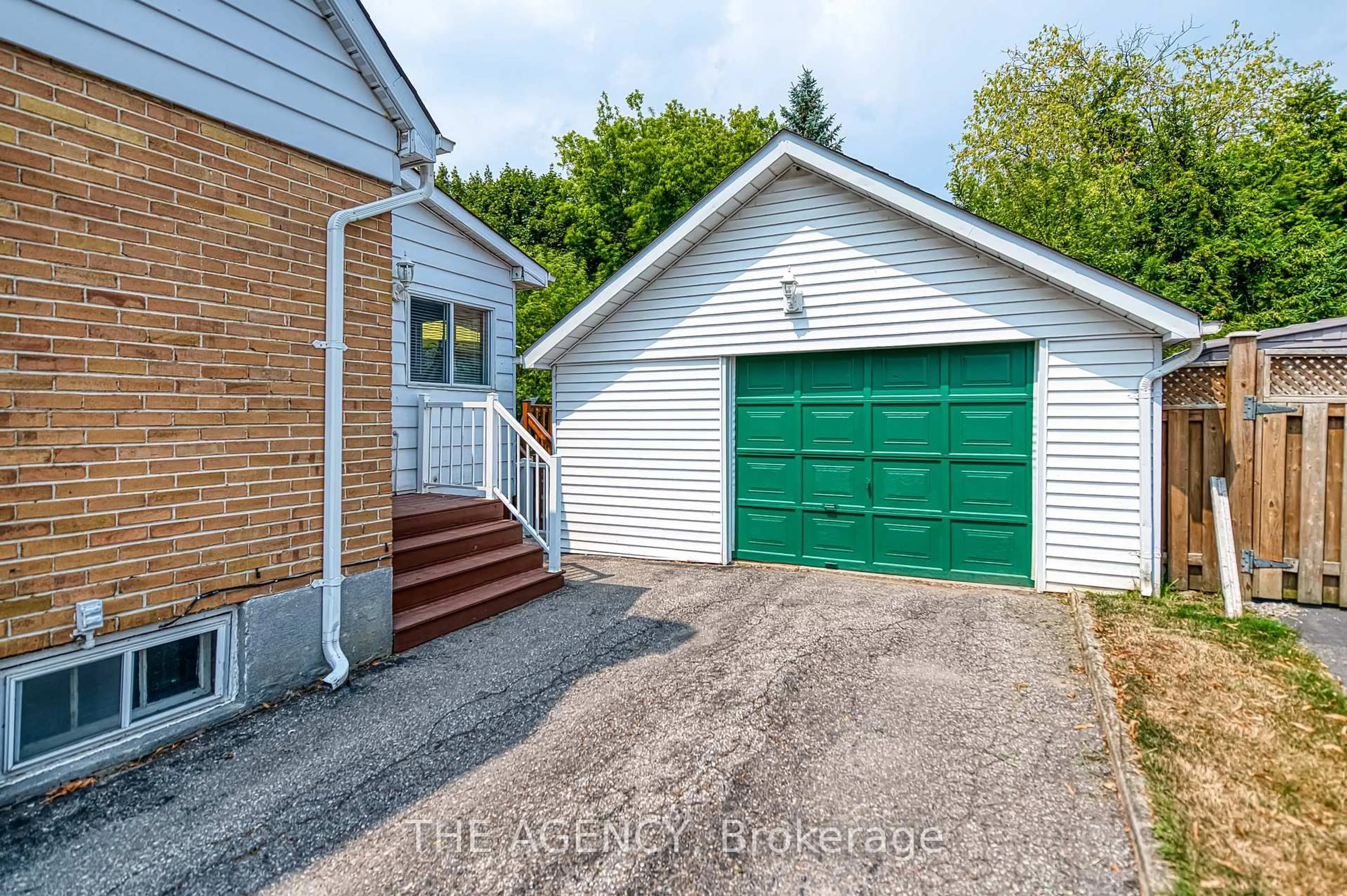 Indoor garage for 80 Kawartha Ave, Oshawa Ontario L1H 3Y9