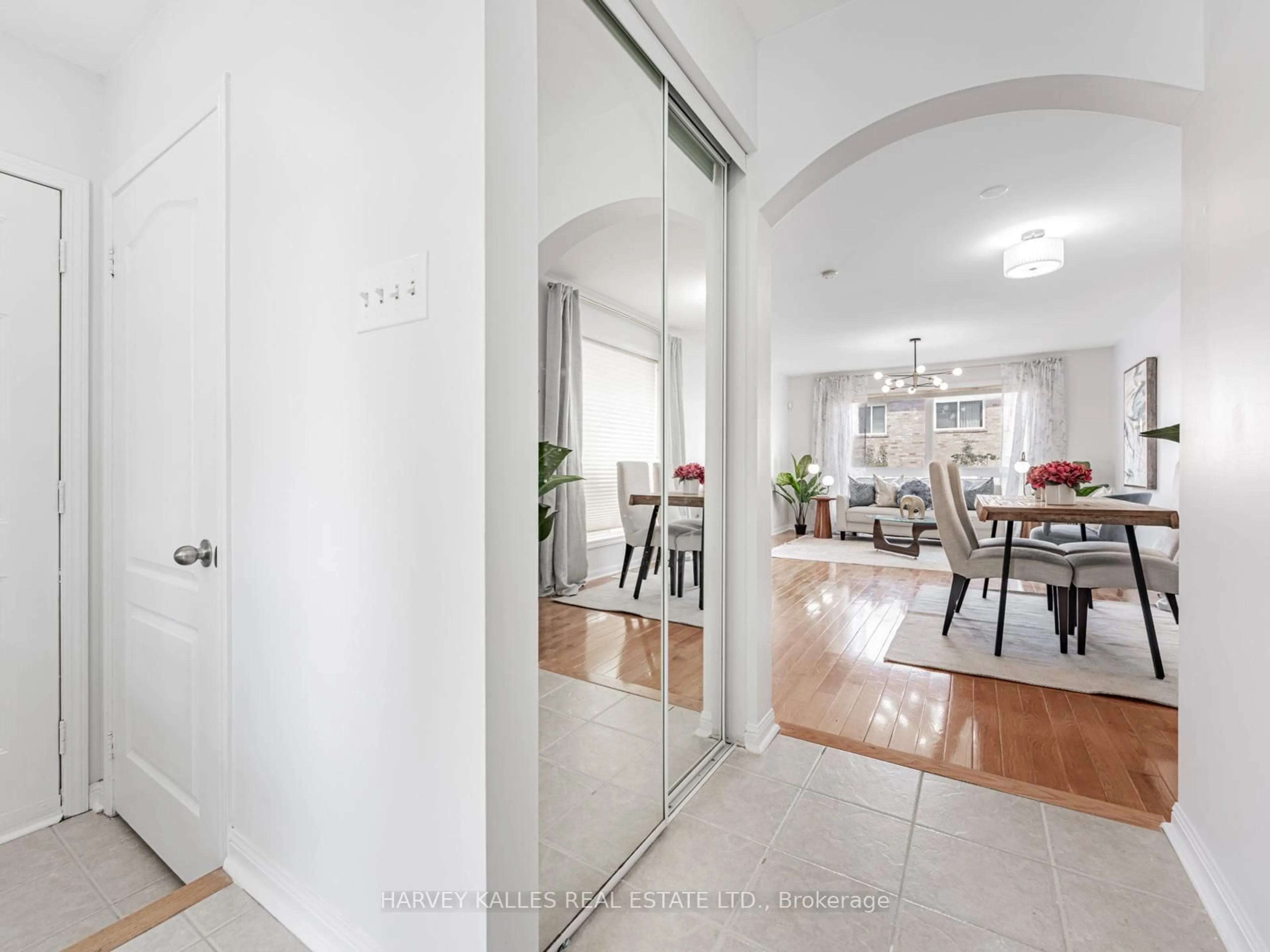 Indoor entryway for 9 Bobcat Terr, Toronto Ontario M1B 6G5