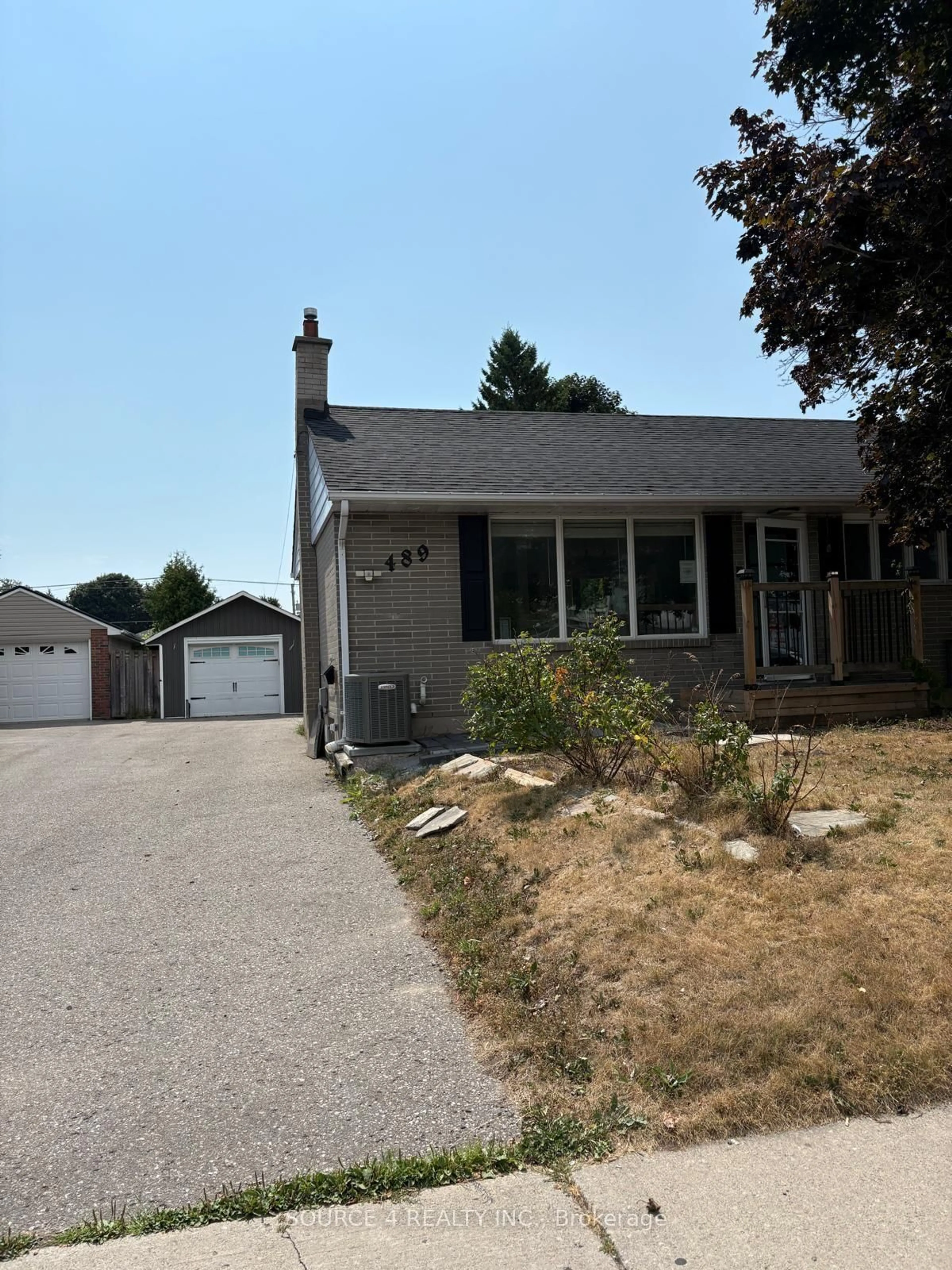 Home with vinyl exterior material, street for 489 Rossland Rd, Oshawa Ontario L1J 3H1