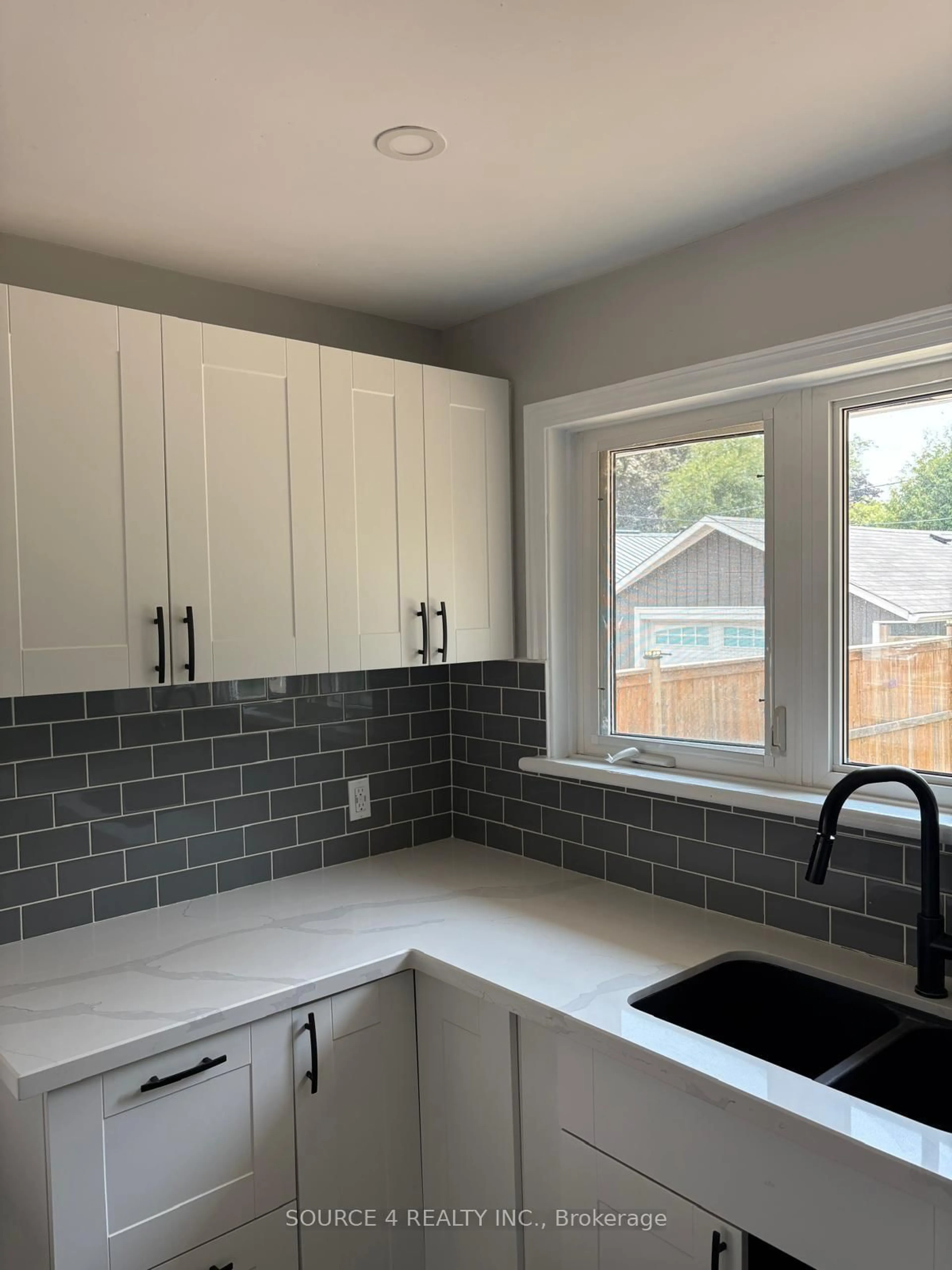 Open concept kitchen, ceramic/tile floor for 489 Rossland Rd, Oshawa Ontario L1J 3H1