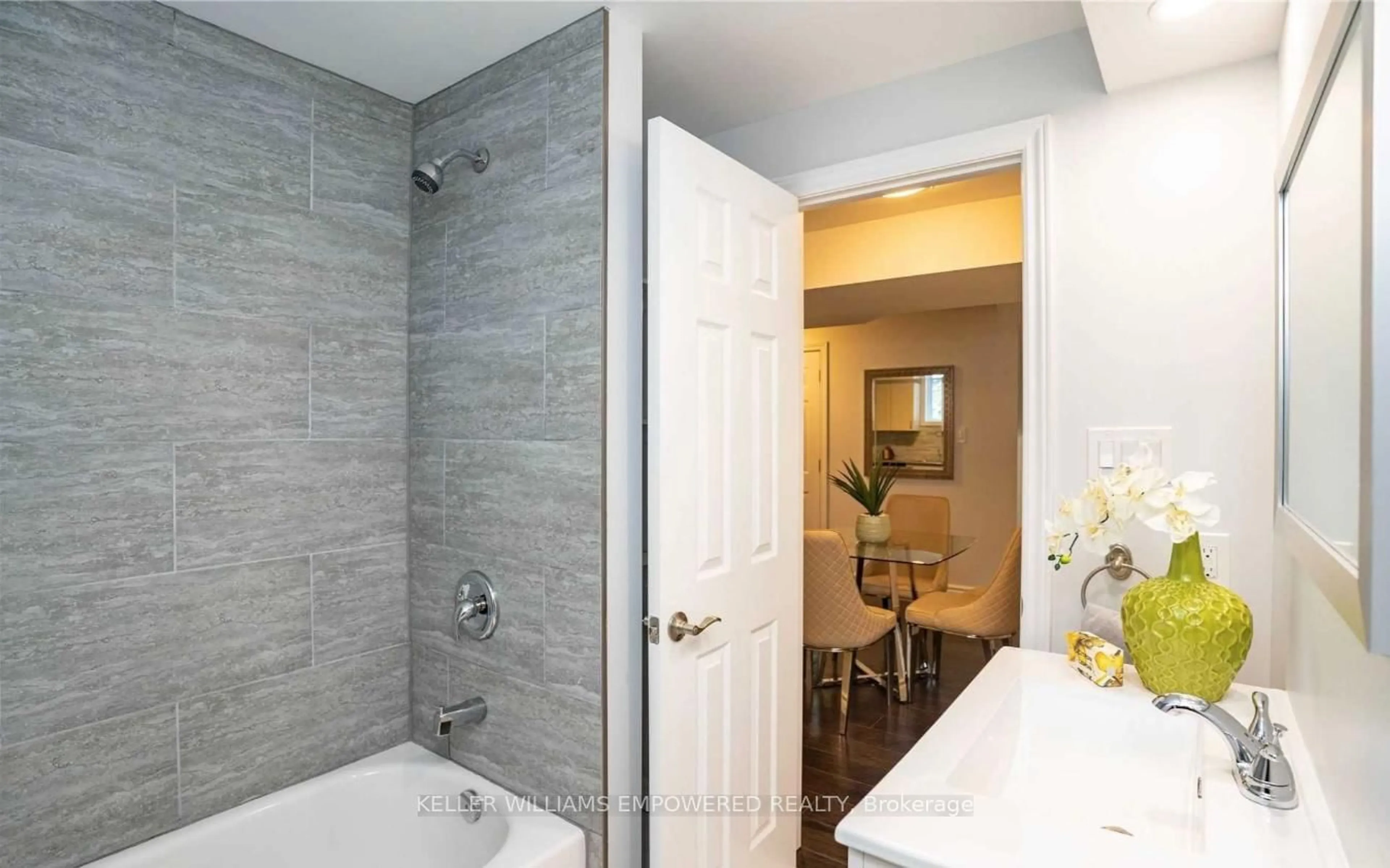 Standard bathroom, ceramic/tile floor for 361 Windsor St, Oshawa Ontario L1H 6G7