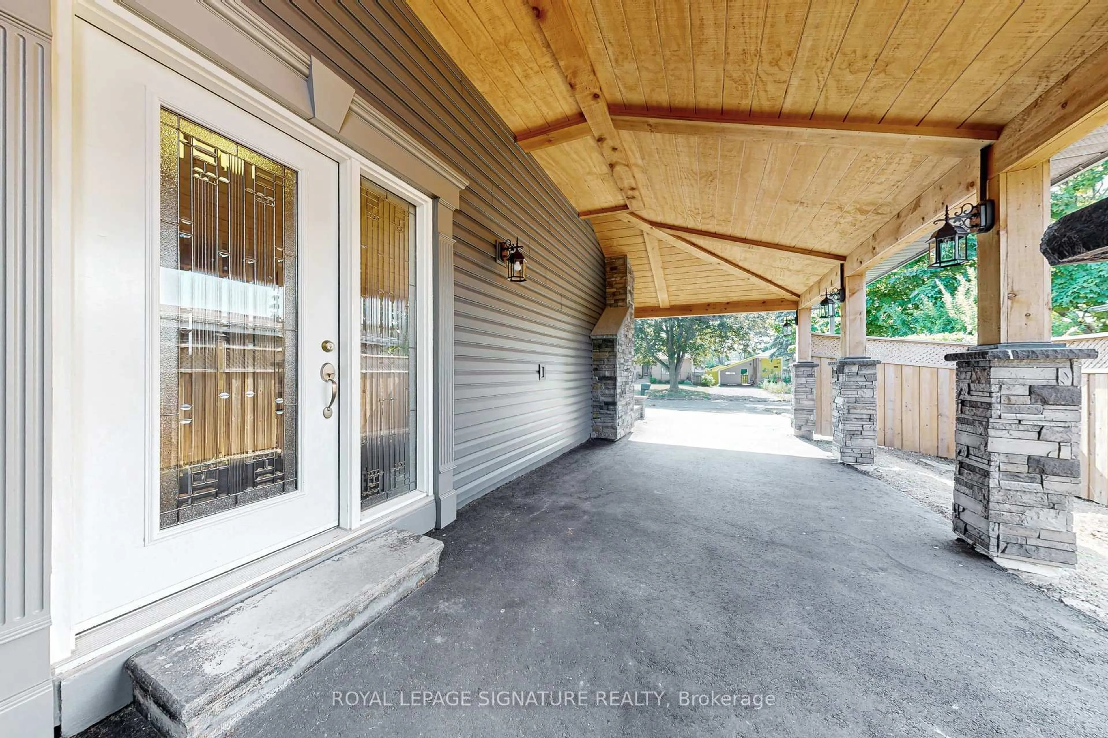 Patio, street for 867 Antonio St, Pickering Ontario L1W 1T4