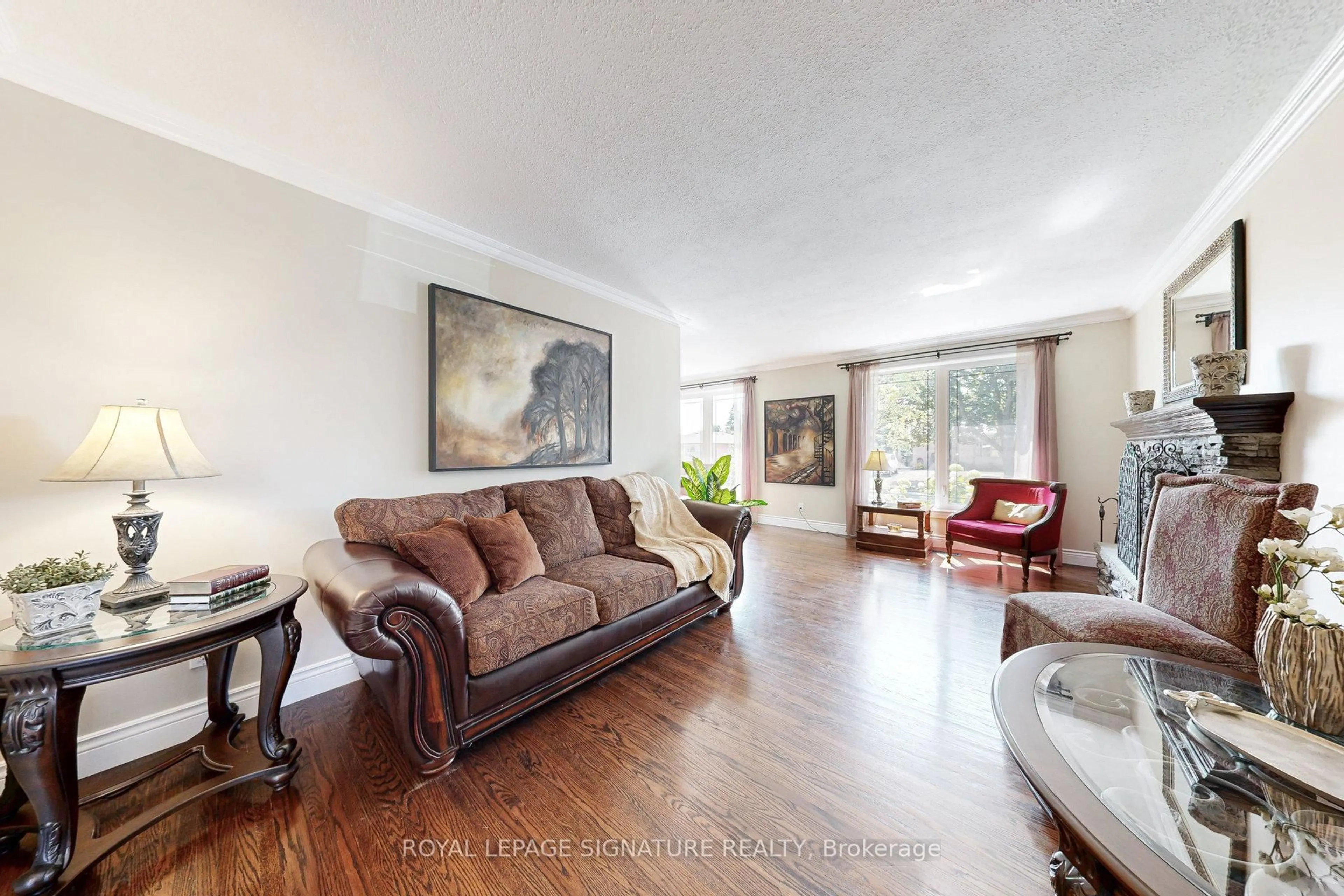 Living room with furniture, unknown for 867 Antonio St, Pickering Ontario L1W 1T4
