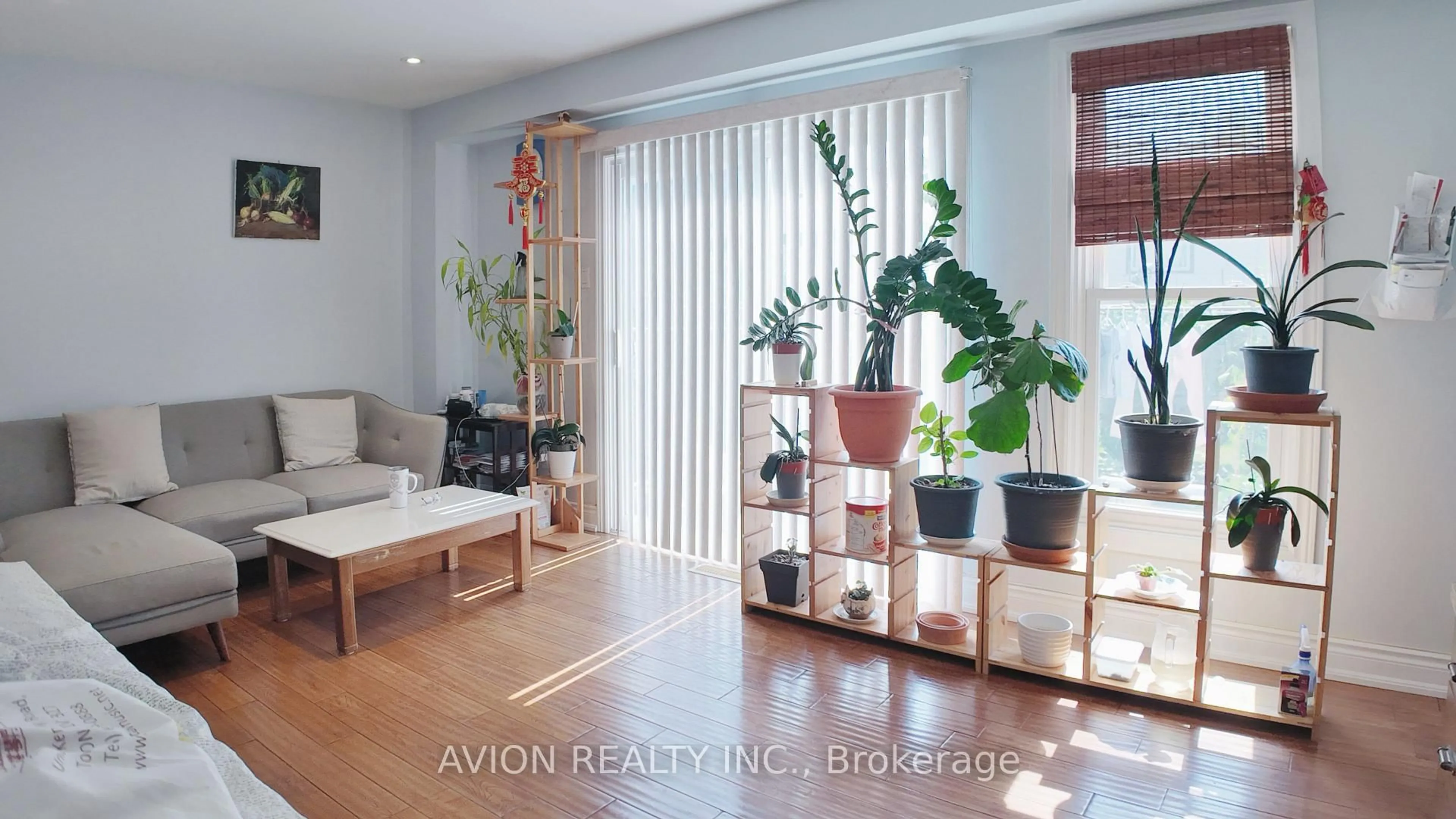 Living room with furniture, wood/laminate floor for 1121 Sandhurst Circ #18, Toronto Ontario M1V 1V4