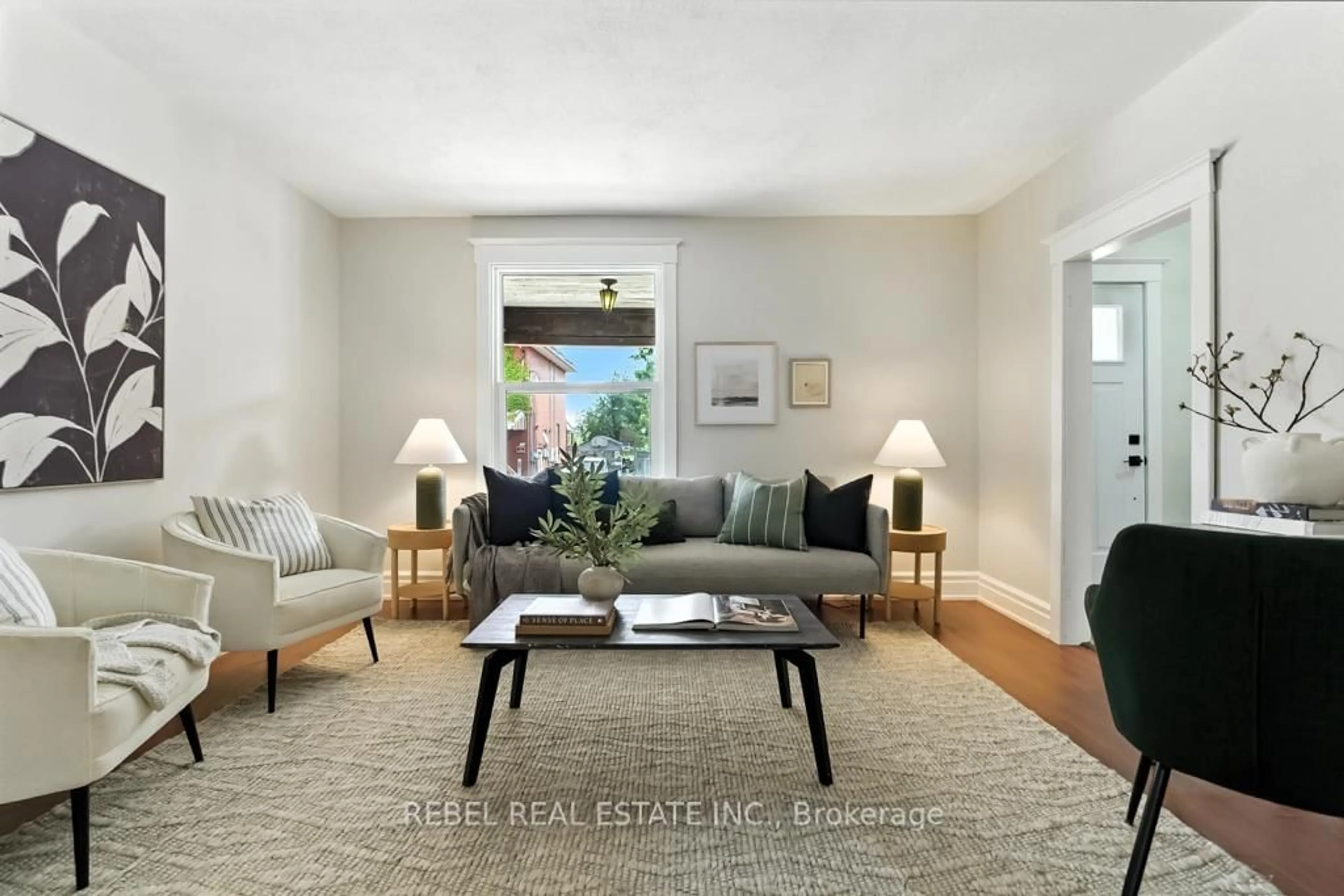 Living room with furniture, carpet floor for 178 Arthur St, Oshawa Ontario L1H 1N3