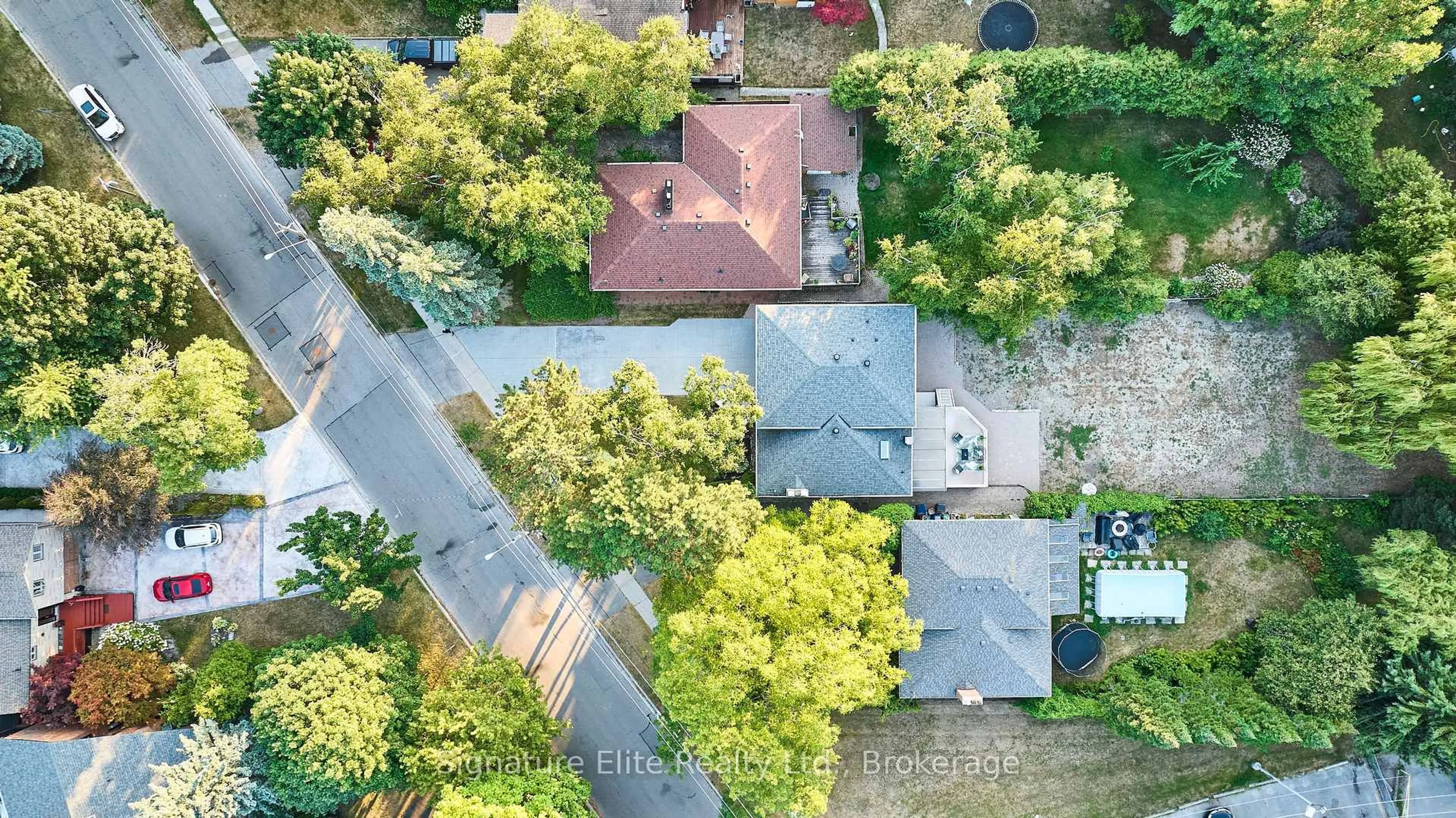 A pic from outside/outdoor area/front of a property/back of a property/a pic from drone, street for 146 Sylvan Ave, Toronto Ontario M1M 1K4
