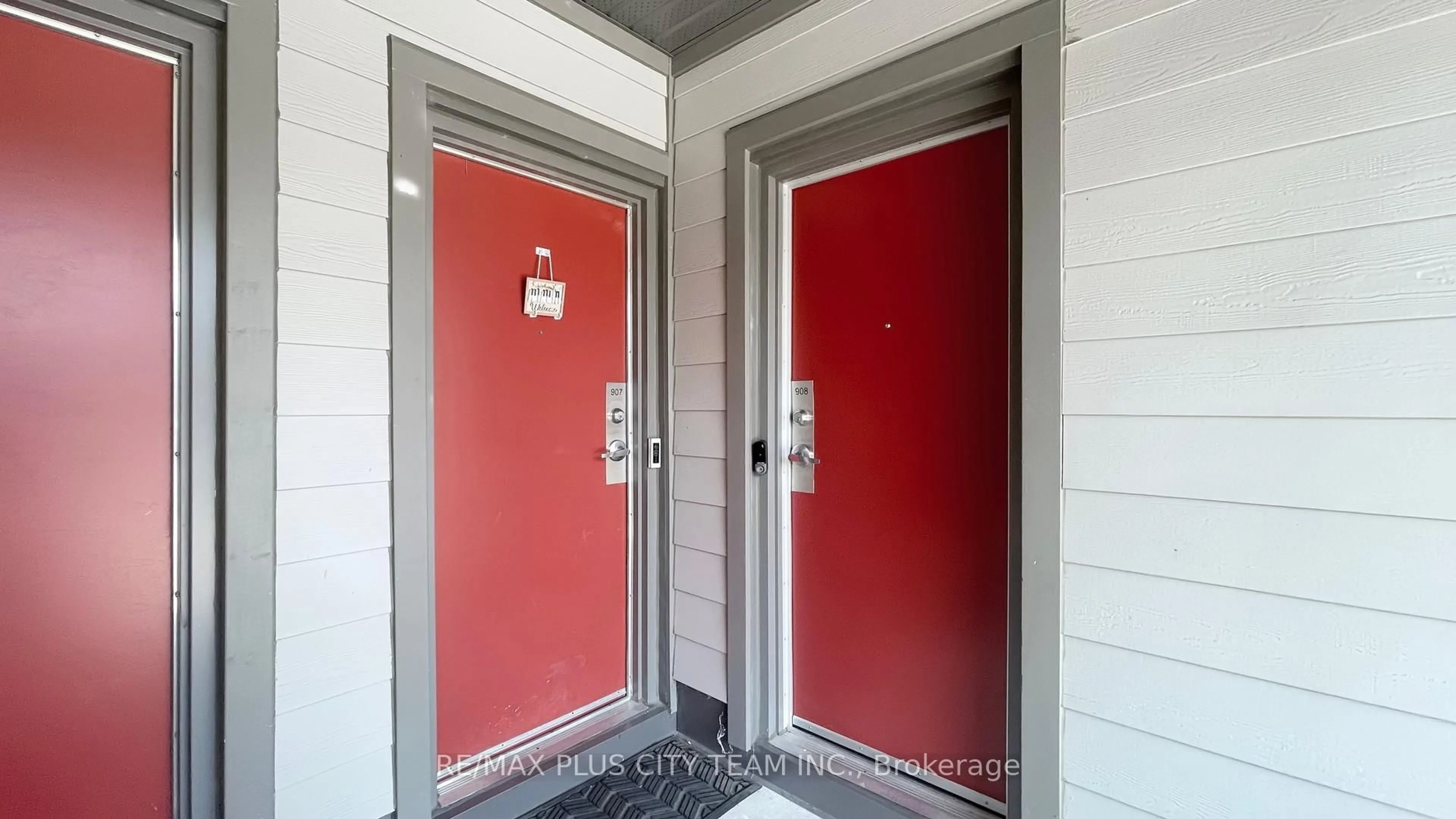 Indoor entryway for 2635 William Jackson Dr #908, Pickering Ontario L1X 0L5