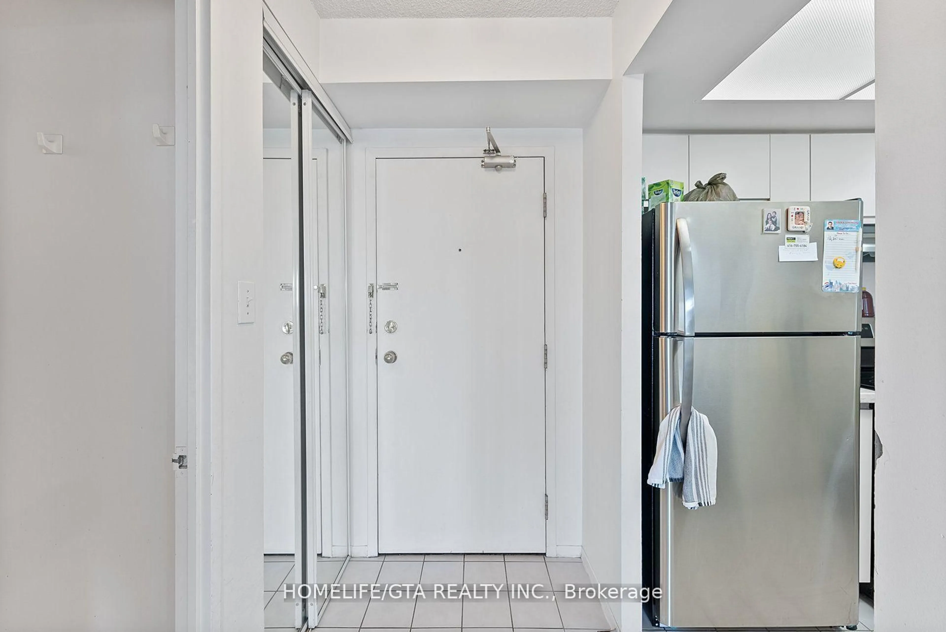 Indoor entryway for 2550 Lawrence Ave #1507, Toronto Ontario M1P 4Z3