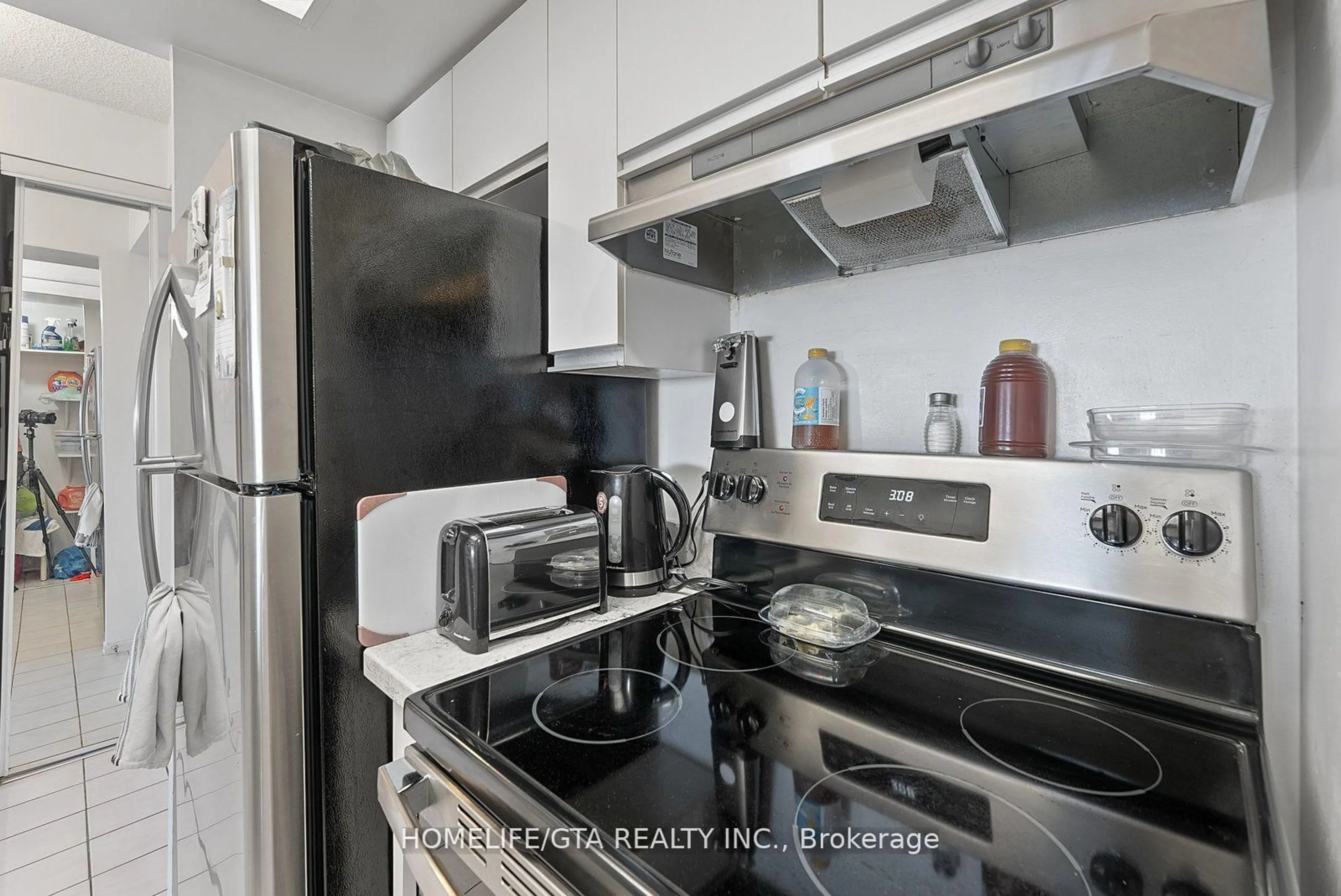 Standard kitchen, unknown for 2550 Lawrence Ave #1507, Toronto Ontario M1P 4Z3