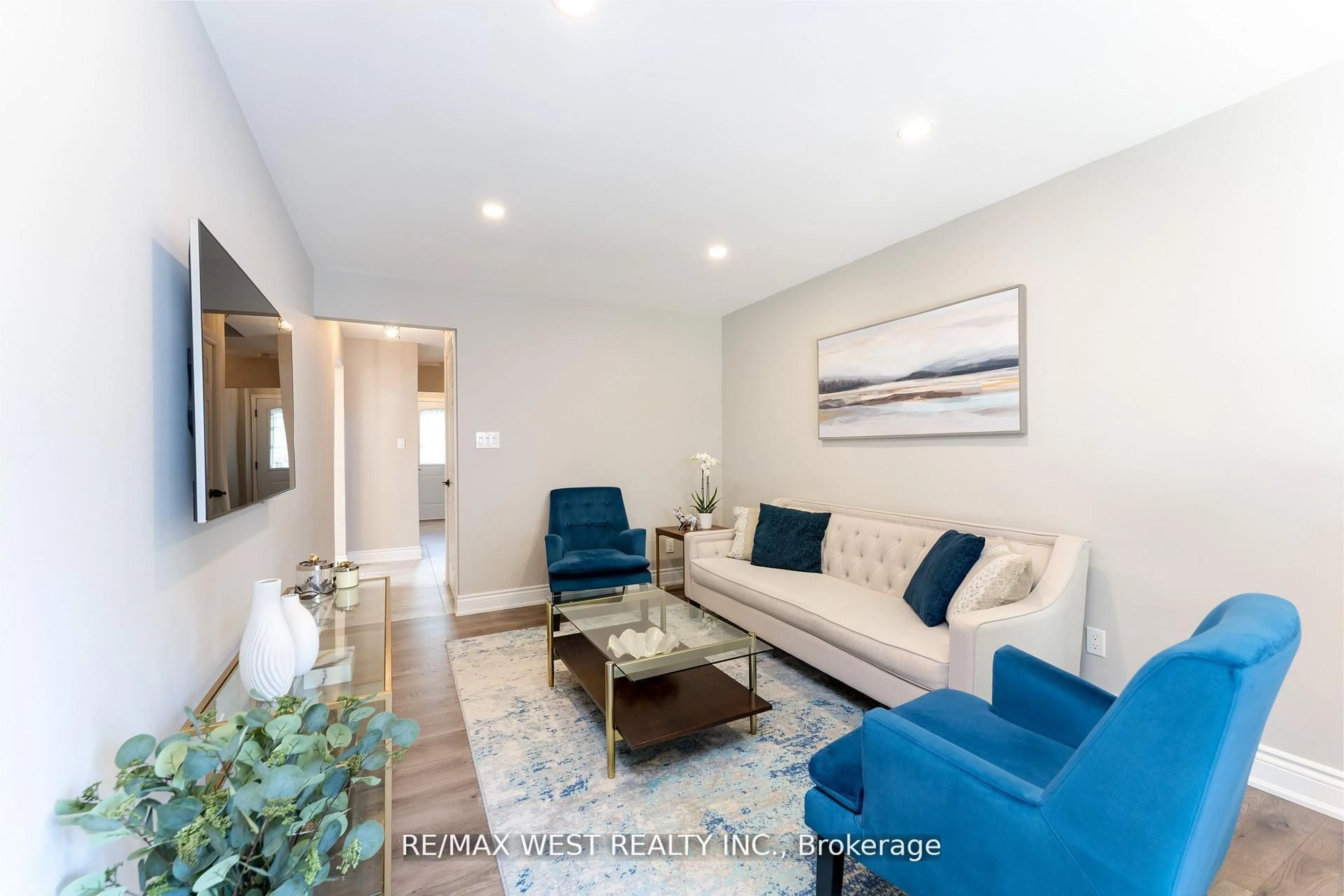 Living room with furniture, unknown for 172 Lichen Cres, Oshawa Ontario L1J 7Y2