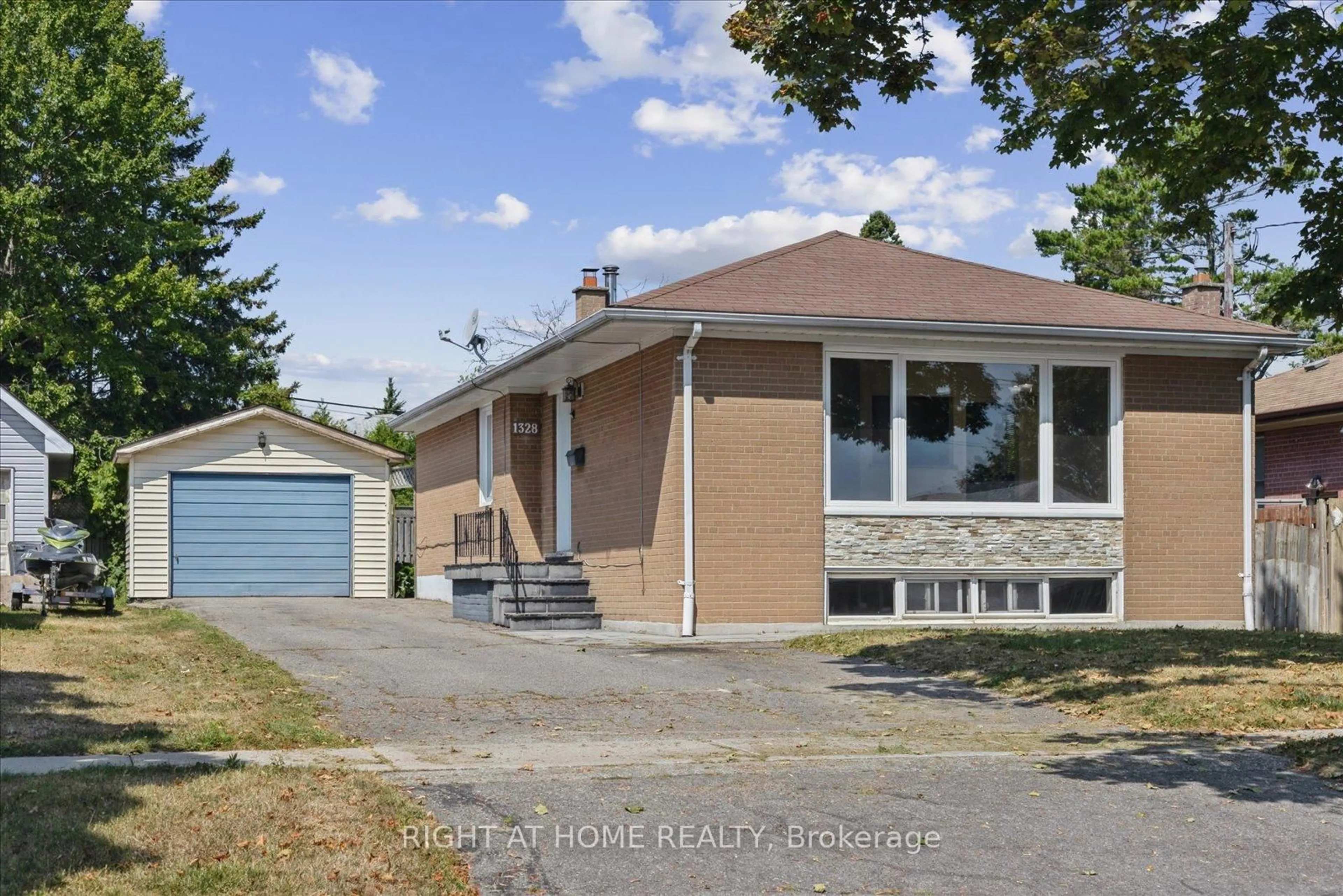 Unknown for 1328 Scugog Ave, Oshawa Ontario L1J 1J7