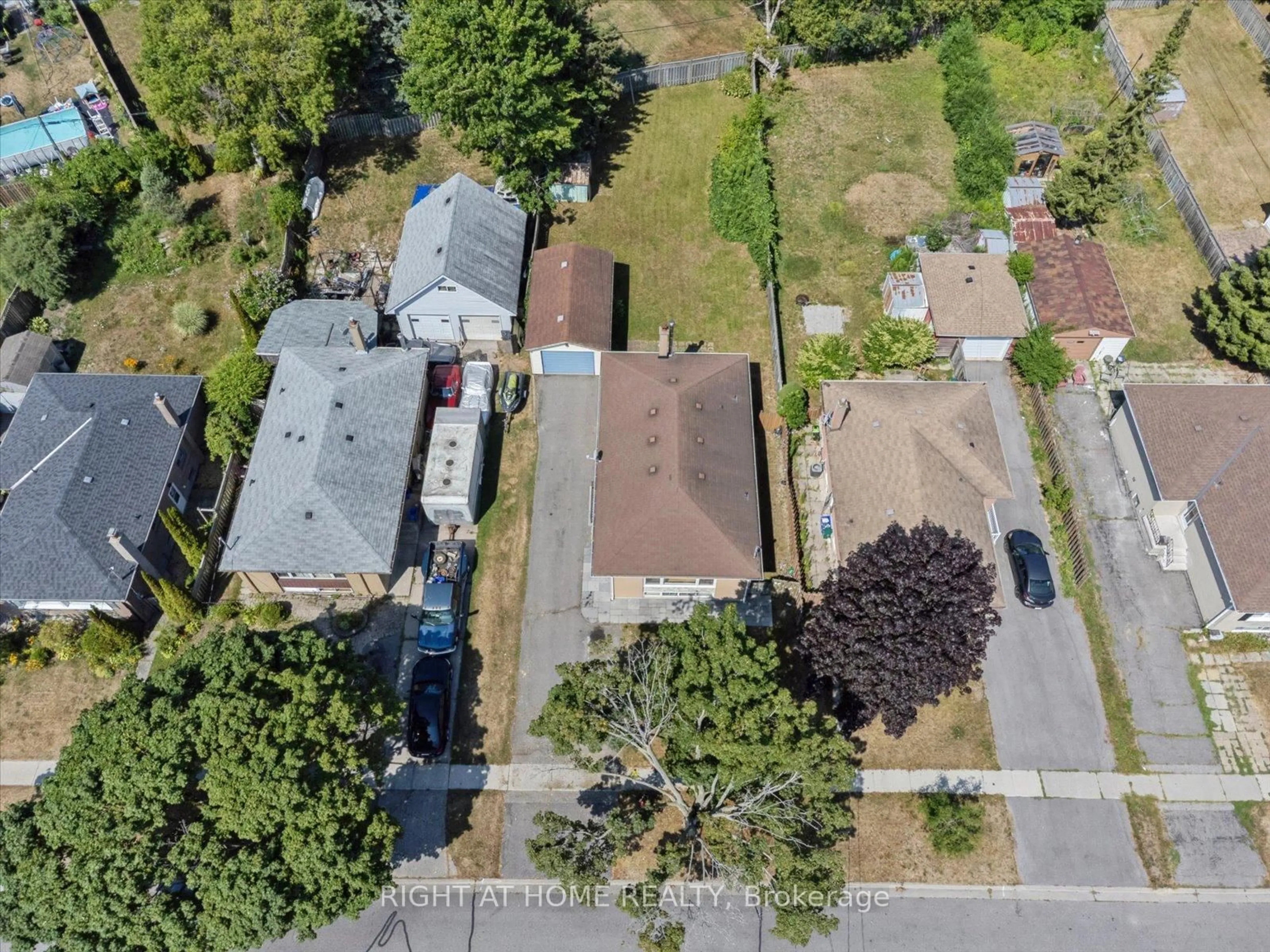 A pic from outside/outdoor area/front of a property/back of a property/a pic from drone, street for 1328 Scugog Ave, Oshawa Ontario L1J 1J7