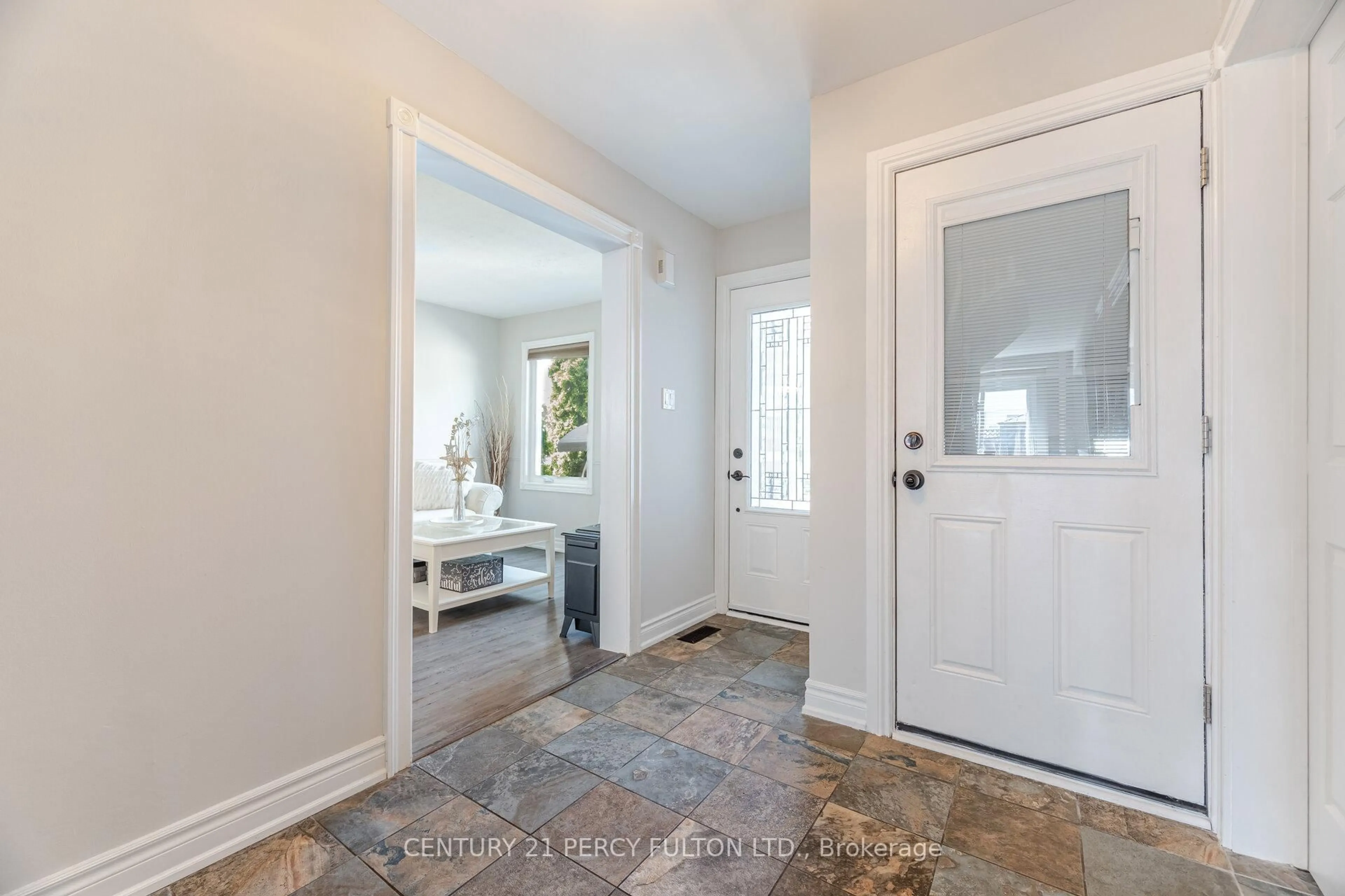 Indoor entryway for 41 Gardiner Dr, Ajax Ontario L1S 5Y4