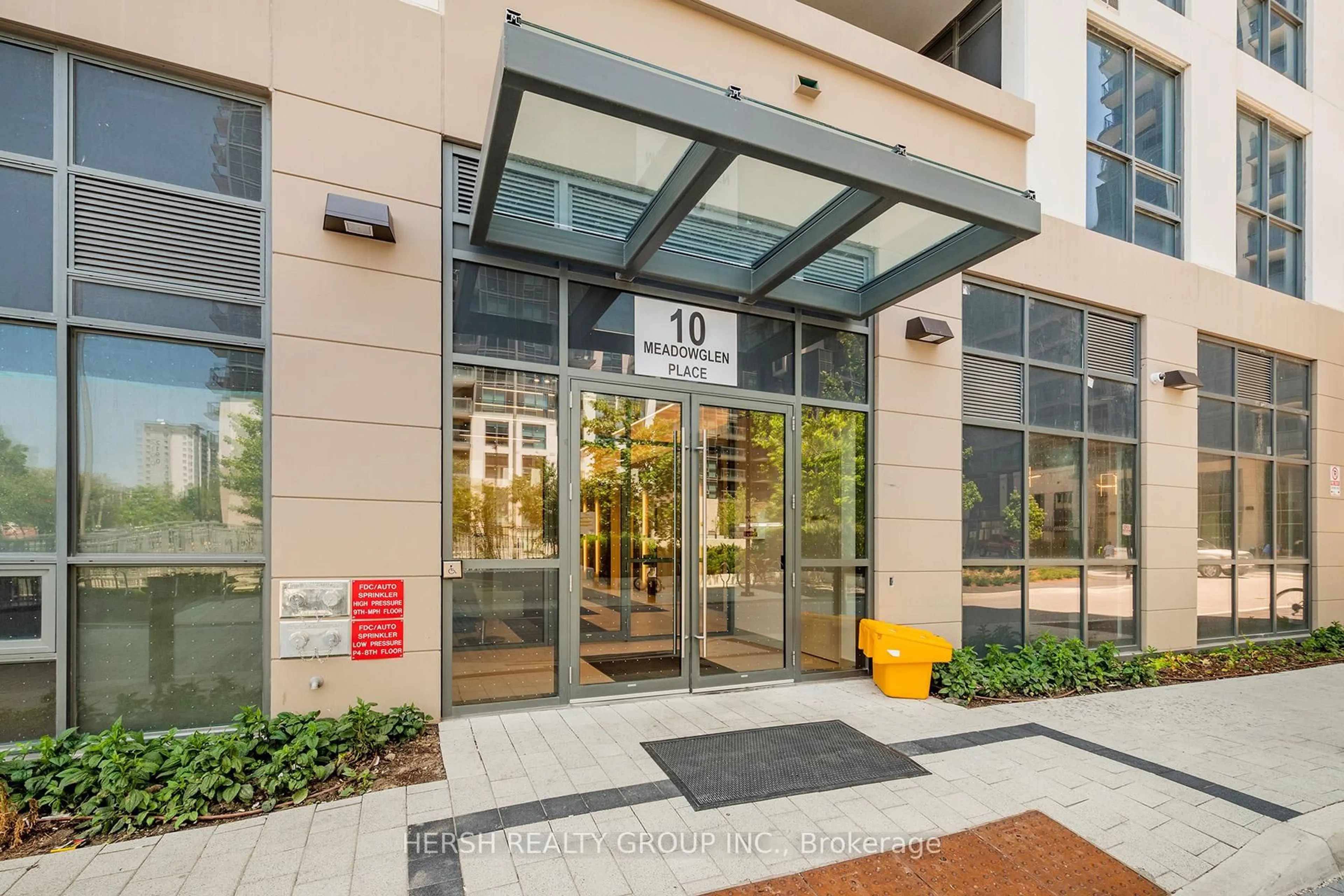Indoor foyer for 10 Meadowglen Pl #206, Toronto Ontario M1G 0A8