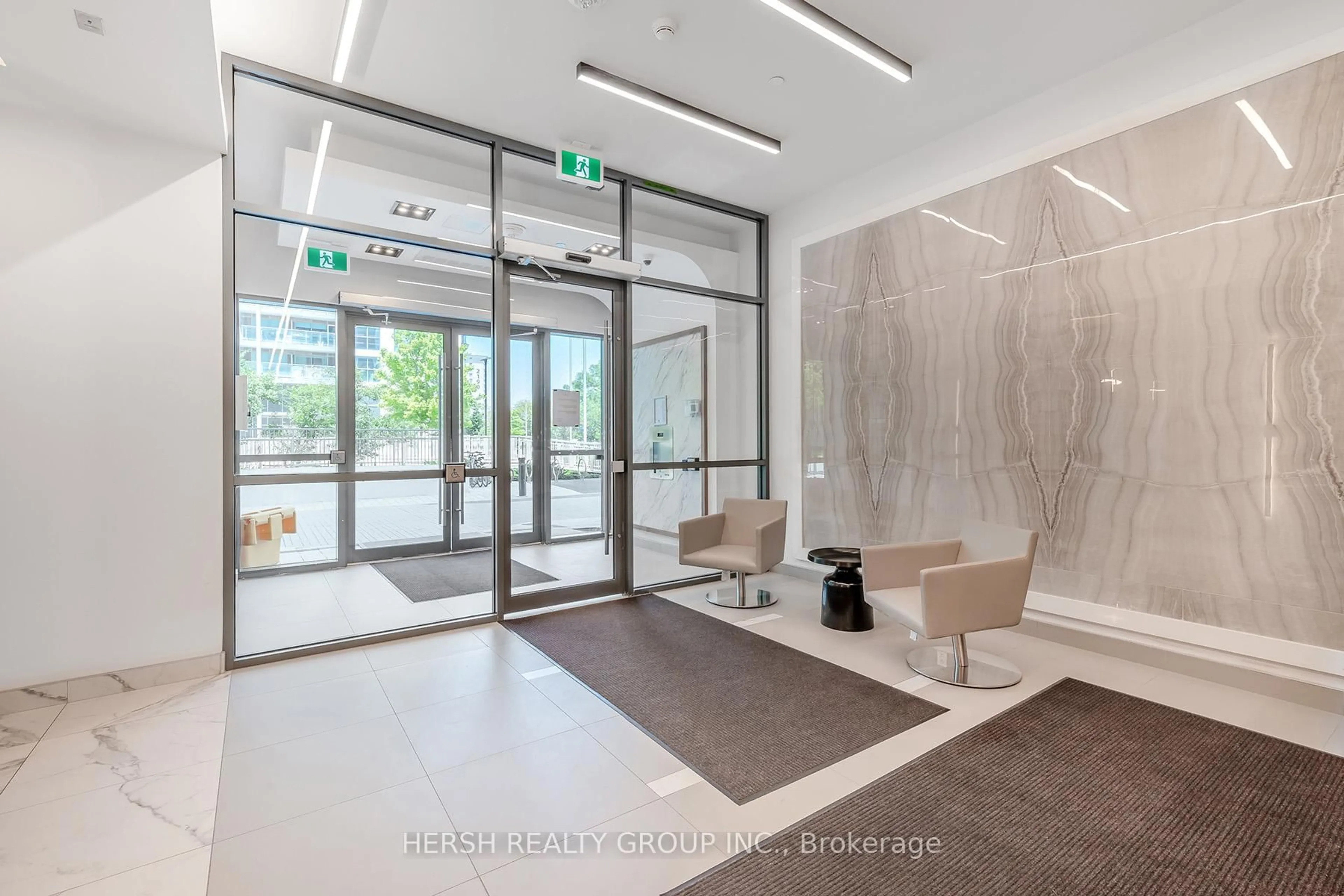 Indoor foyer for 10 Meadowglen Pl #206, Toronto Ontario M1G 0A8