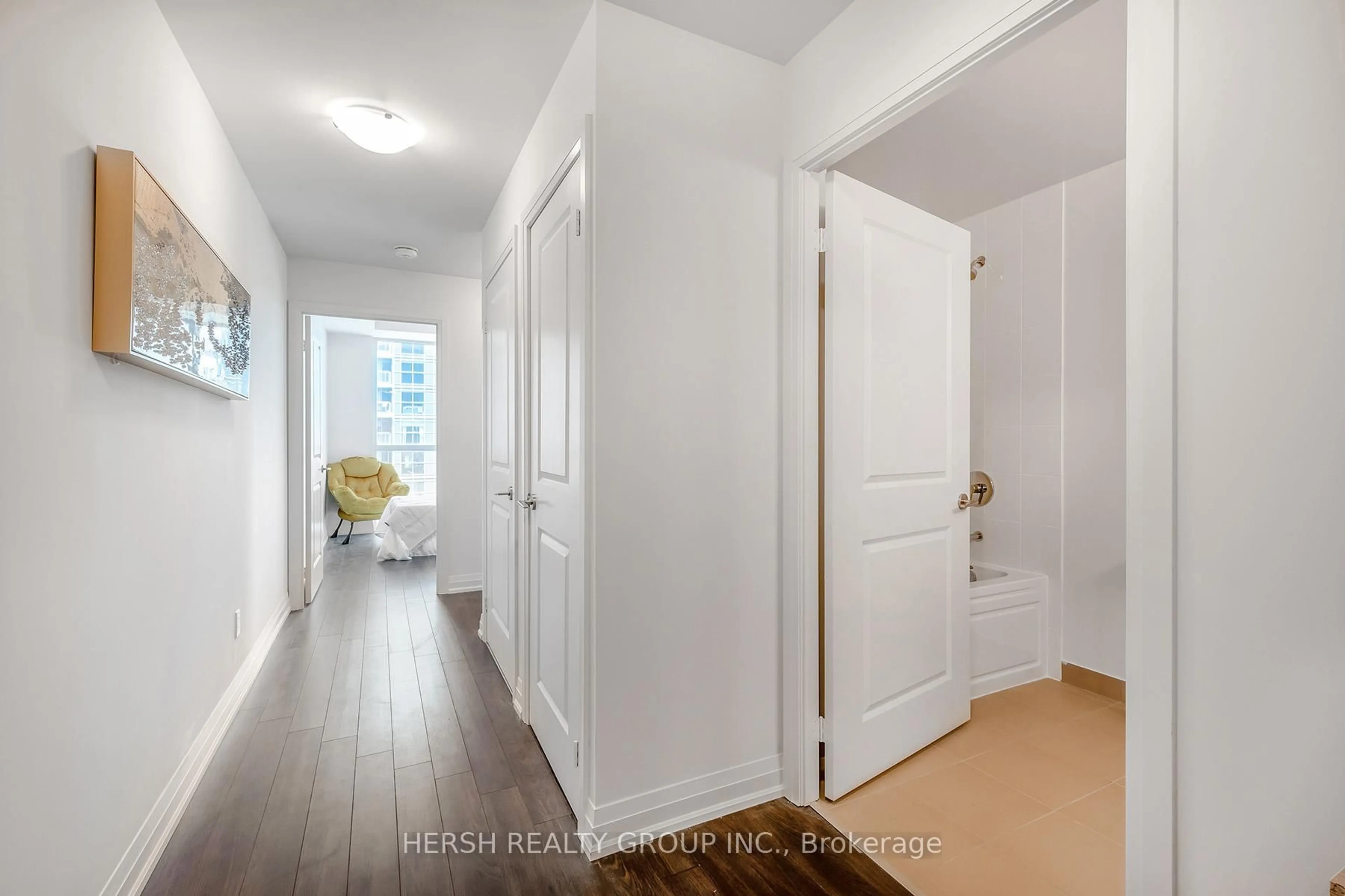 Indoor entryway for 10 Meadowglen Pl #206, Toronto Ontario M1G 0A8