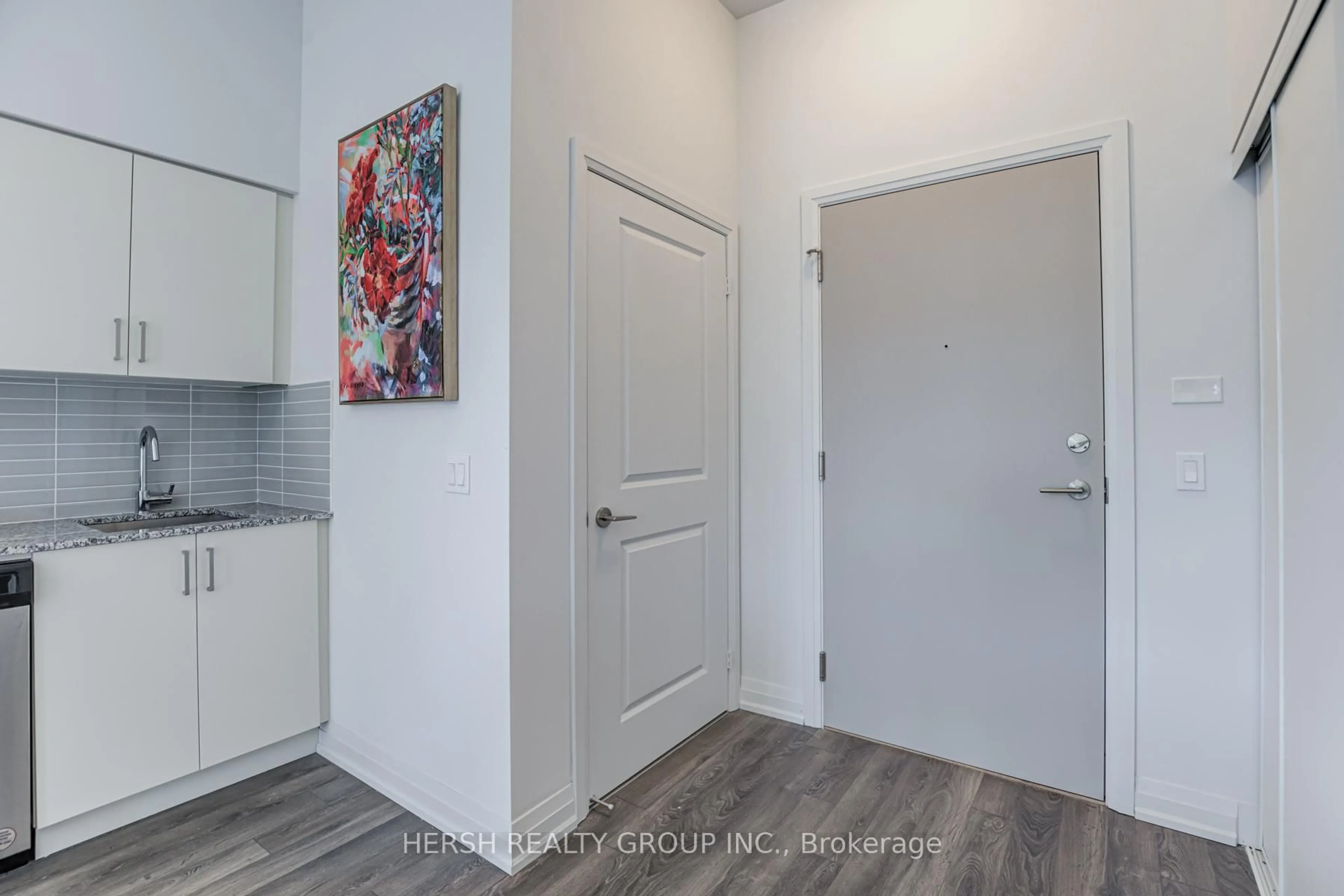 Indoor entryway for 10 Meadowglen Pl #106, Toronto Ontario M1G 0A8
