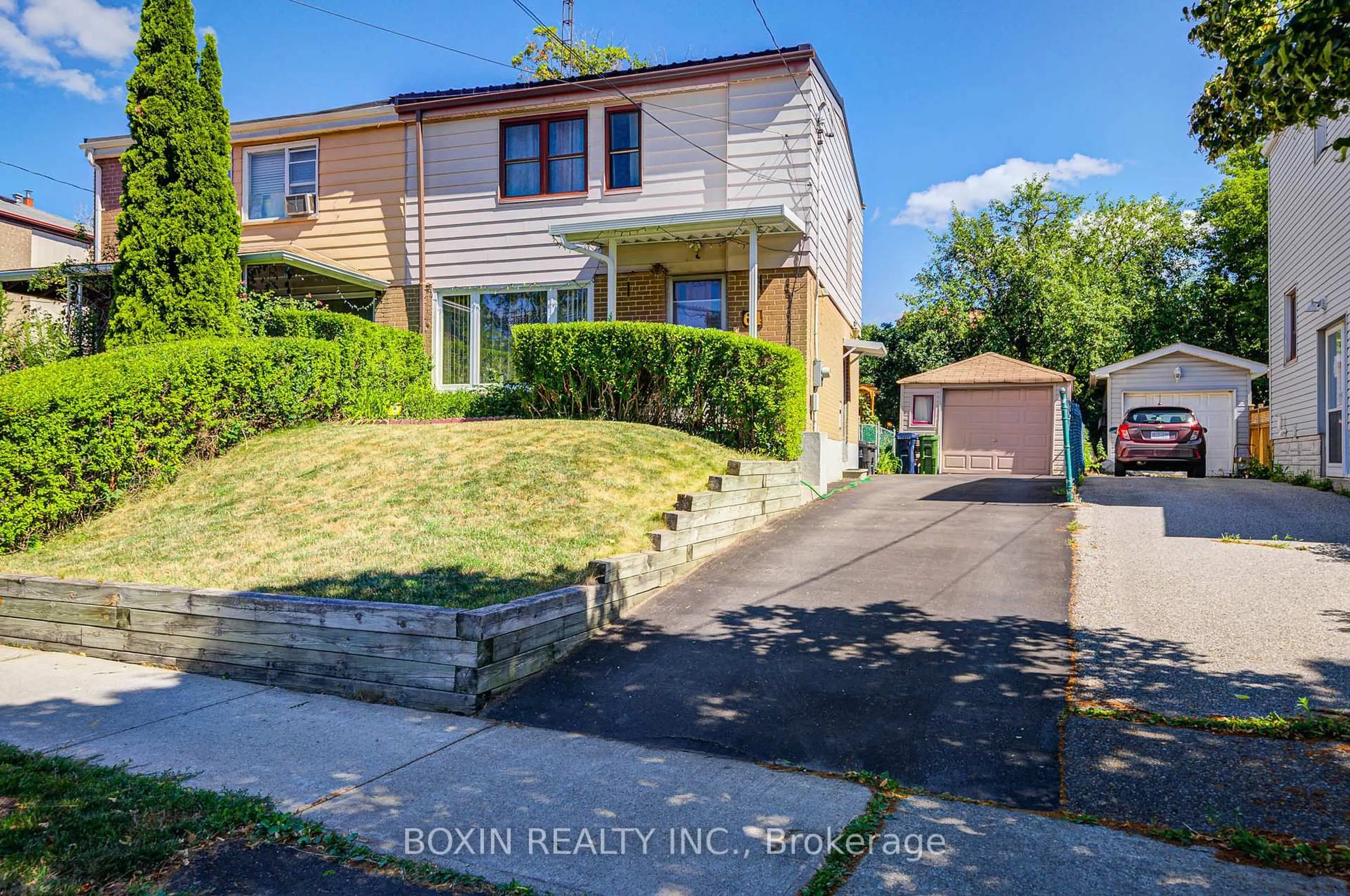 A pic from outside/outdoor area/front of a property/back of a property/a pic from drone, street for 64 Kenmark Blvd, Toronto Ontario M1K 3N7