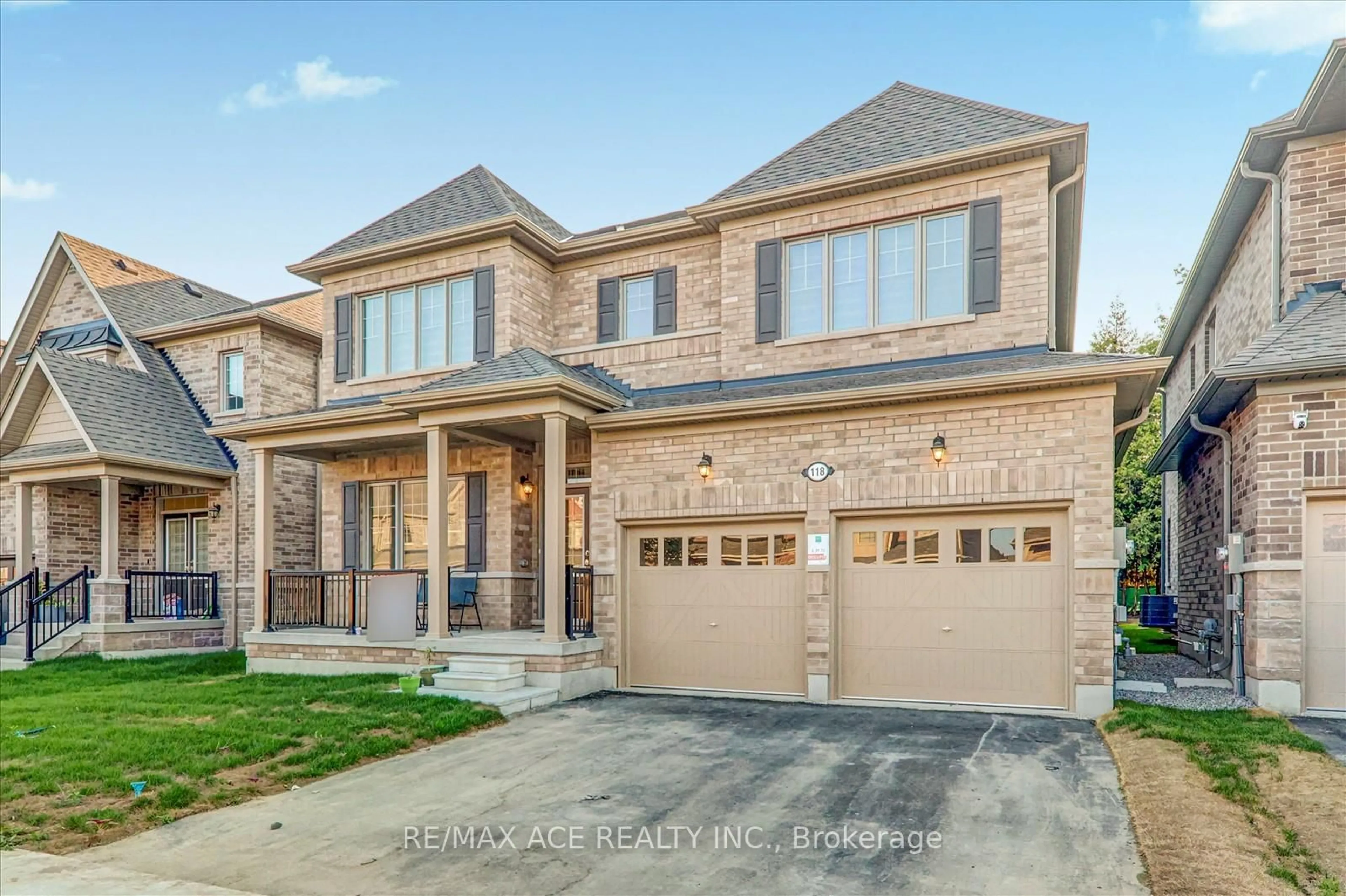 Home with brick exterior material, street for 118 North Garden Blvd, Scugog Ontario L9L 1B3