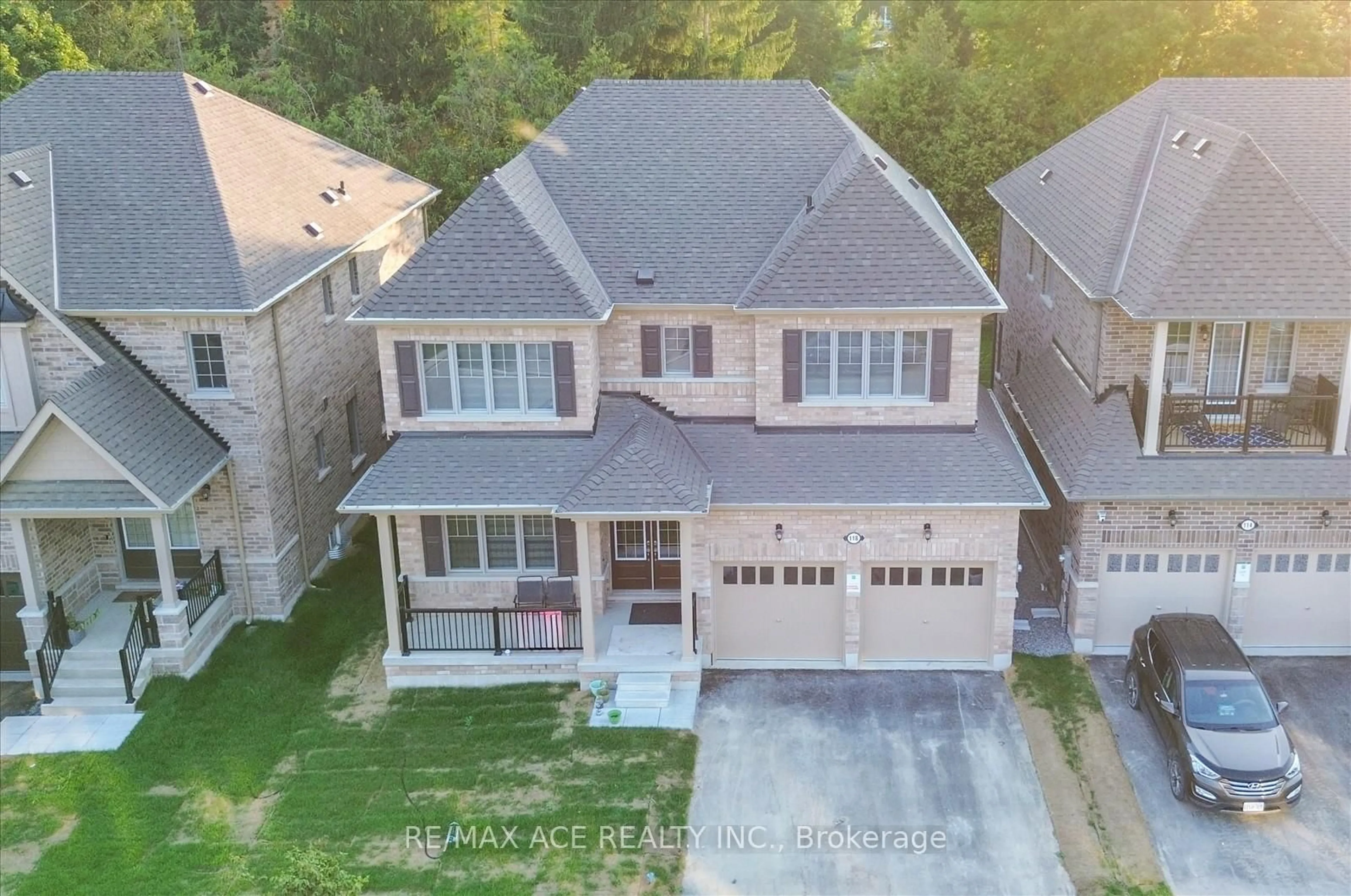 A pic from outside/outdoor area/front of a property/back of a property/a pic from drone, street for 118 North Garden Blvd, Scugog Ontario L9L 1B3