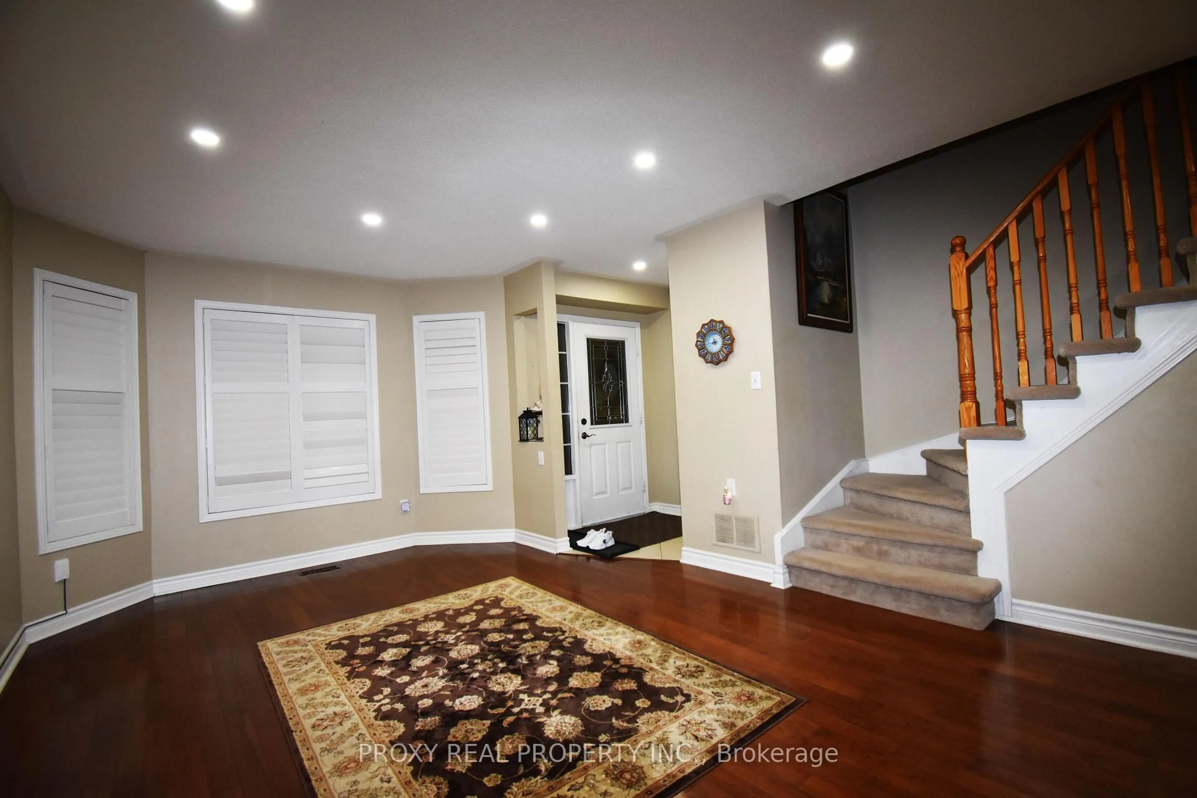 Indoor entryway for 2360 Clearside Crt, Pickering Ontario L1X 2V1