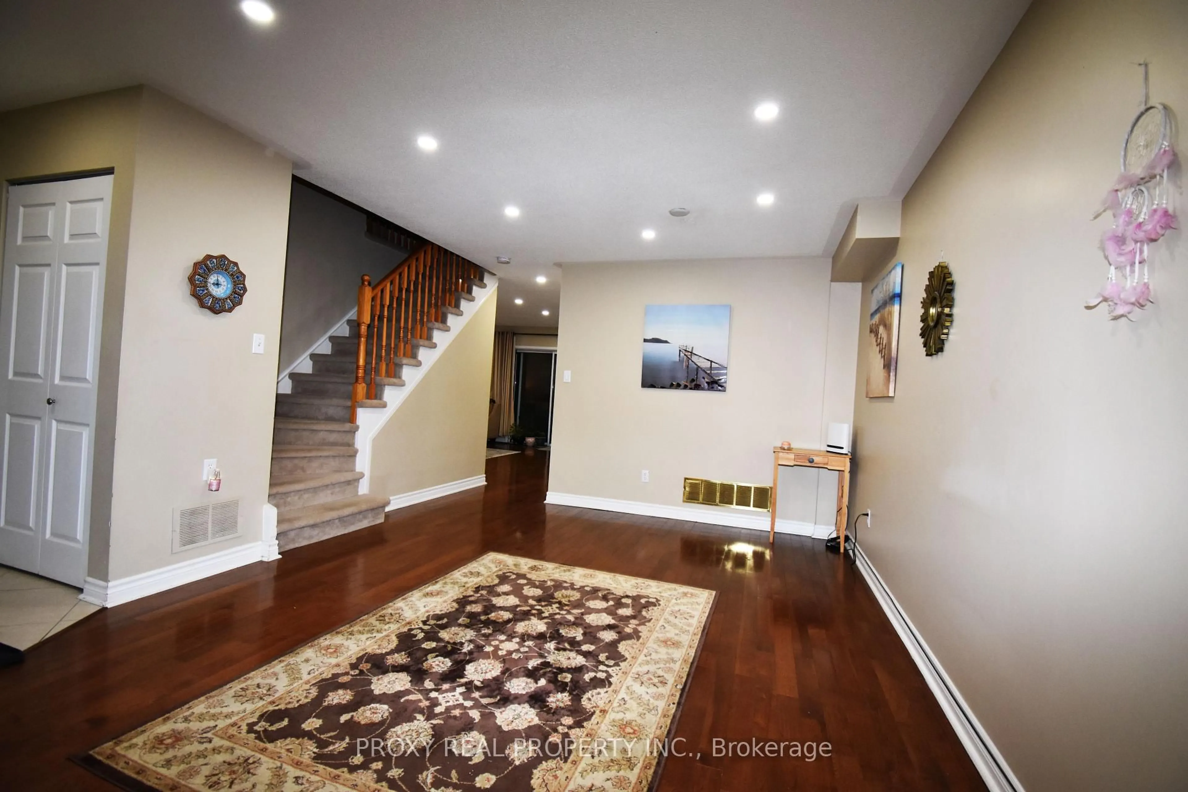 Indoor entryway for 2360 Clearside Crt, Pickering Ontario L1X 2V1