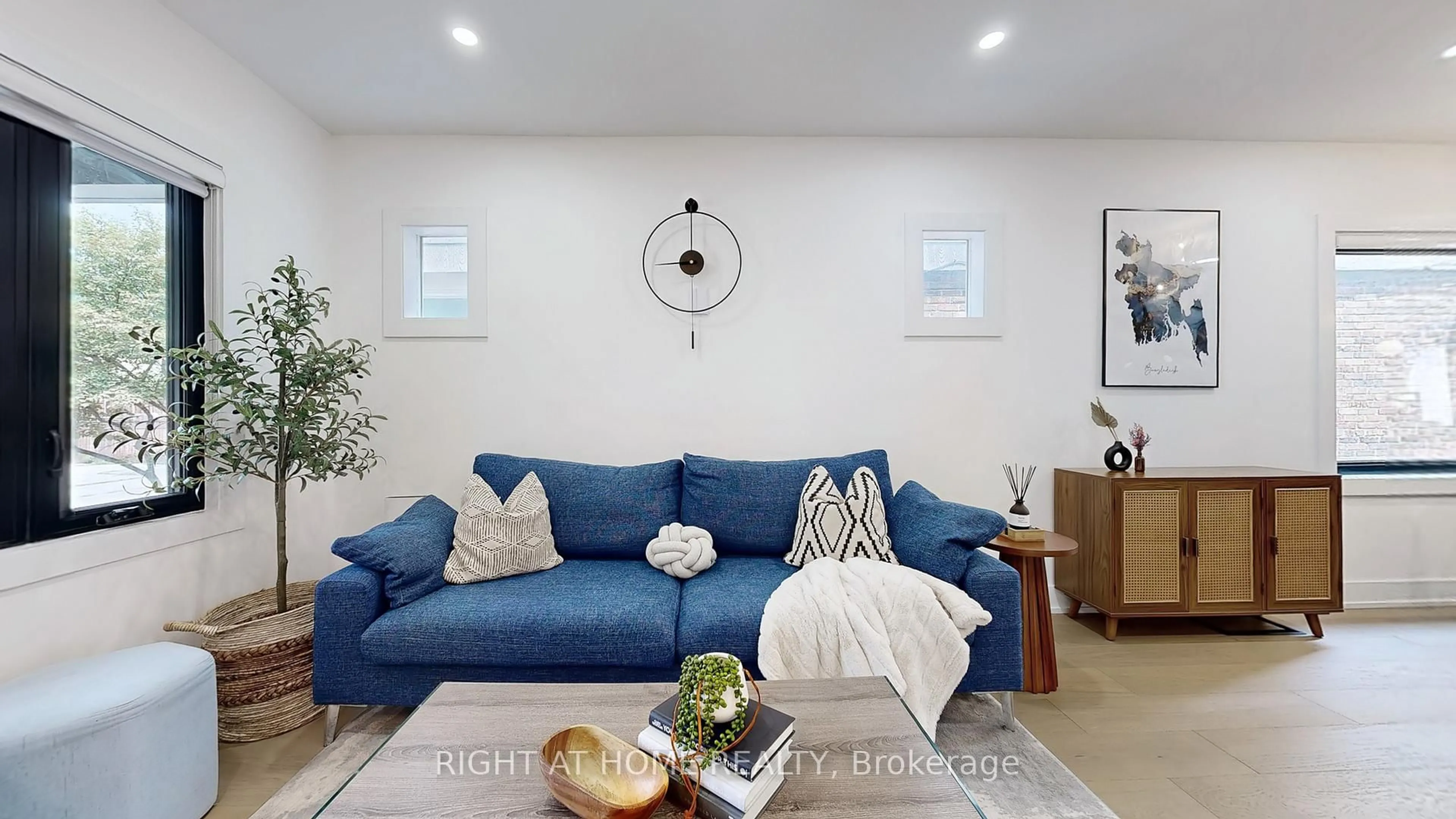 Living room with furniture, unknown for 201 Springdale Blvd, Toronto Ontario M4C 1Z6