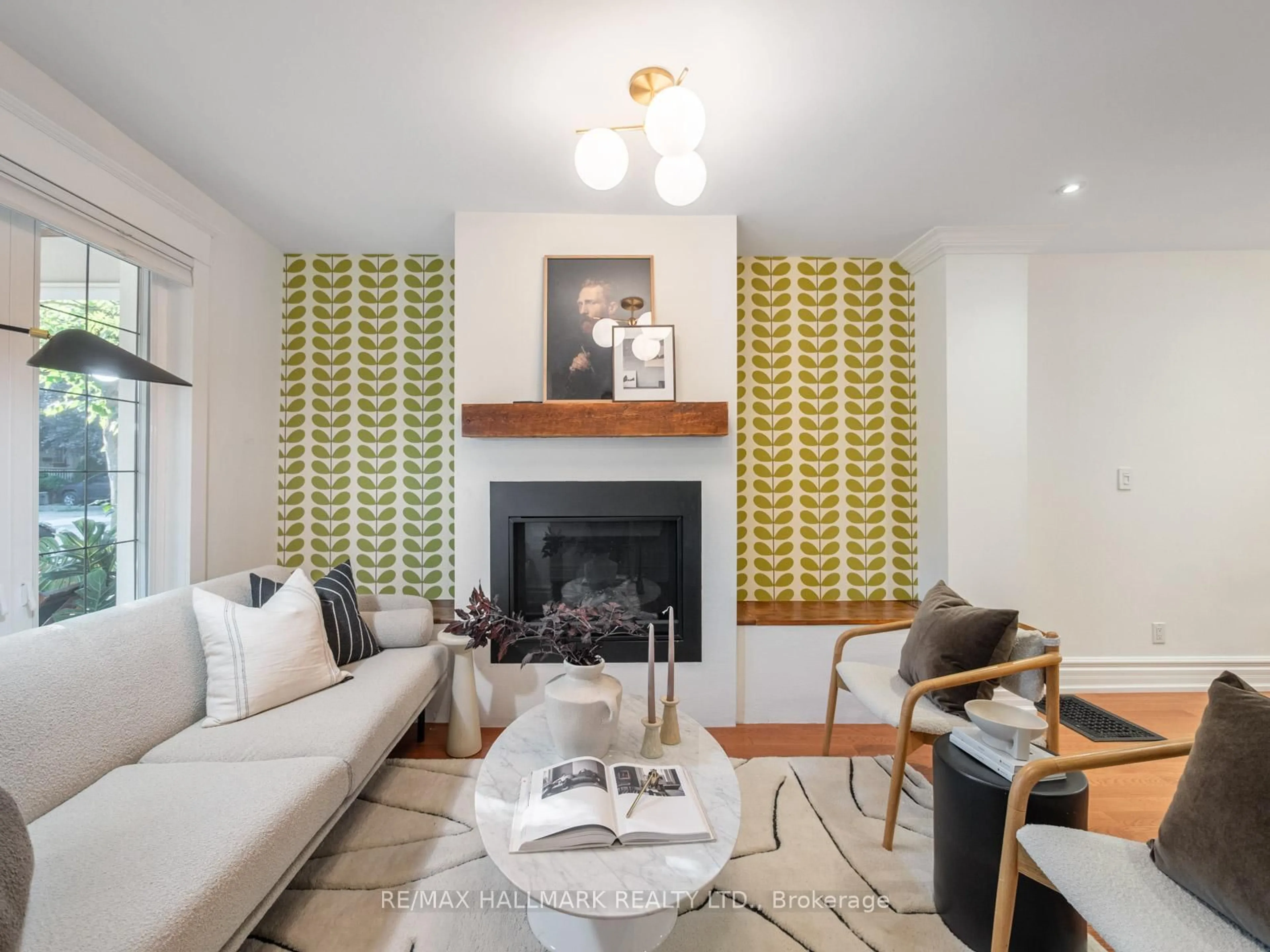 Living room with furniture, unknown for 31 Seymour Ave, Toronto Ontario M4J 3T3